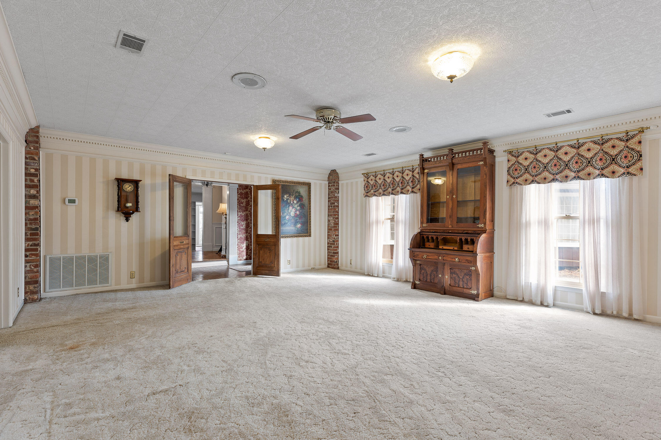 7322 Noah Reid Road