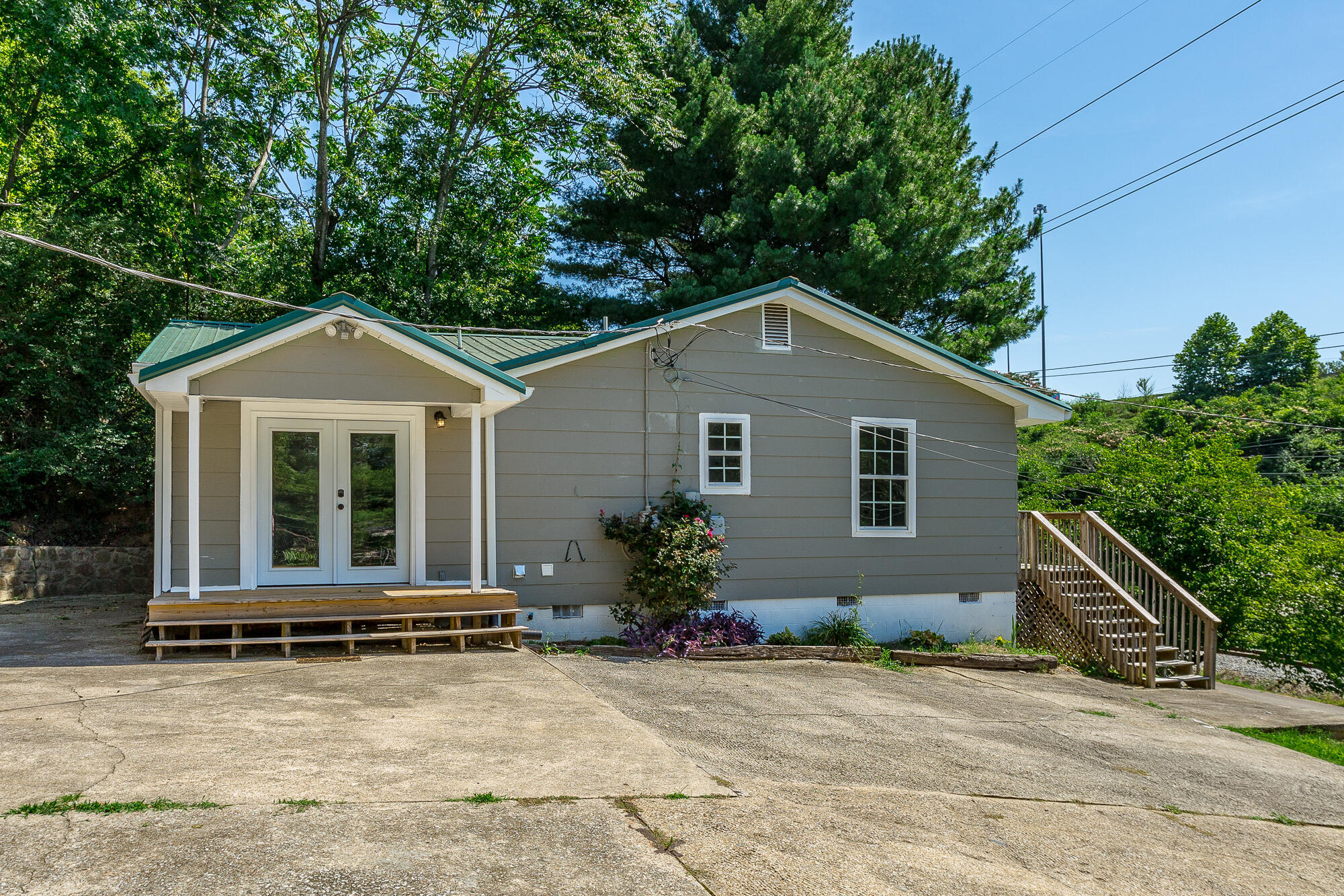 1011 W Elmwood Drive