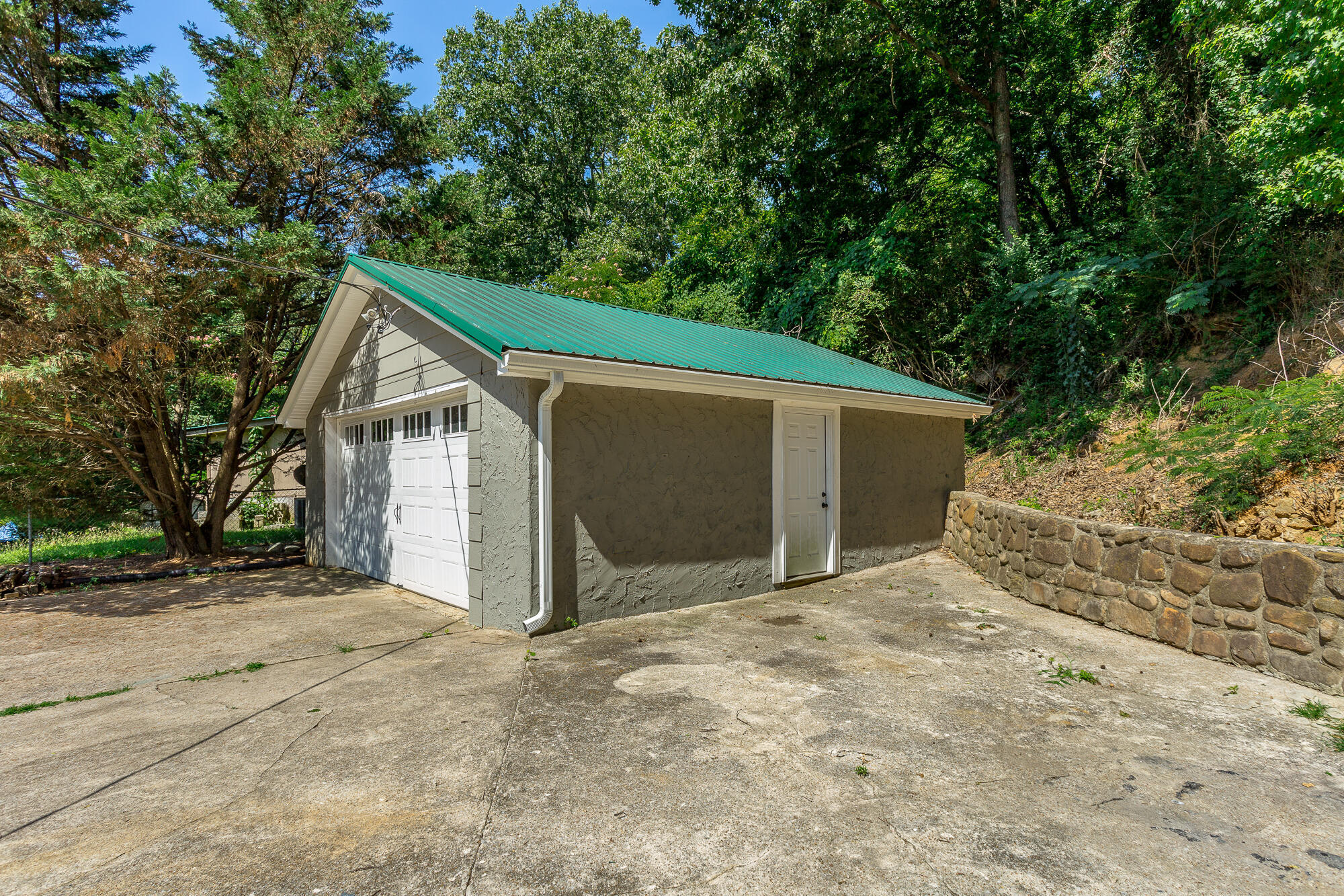 1011 W Elmwood Drive