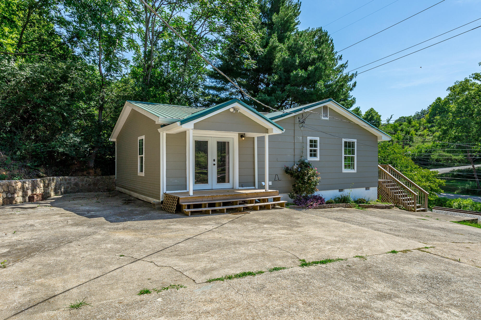 1011 W Elmwood Drive