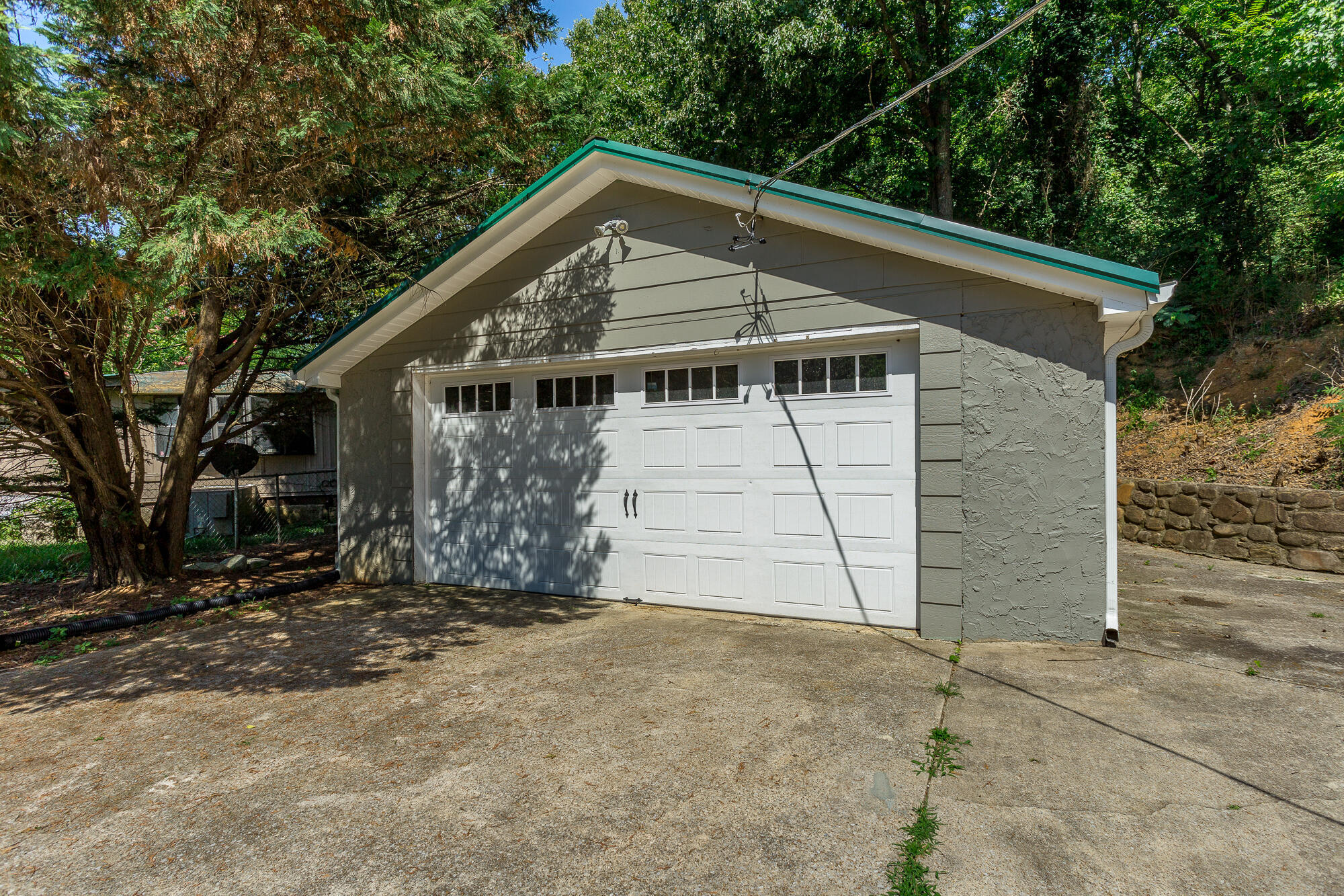 1011 W Elmwood Drive