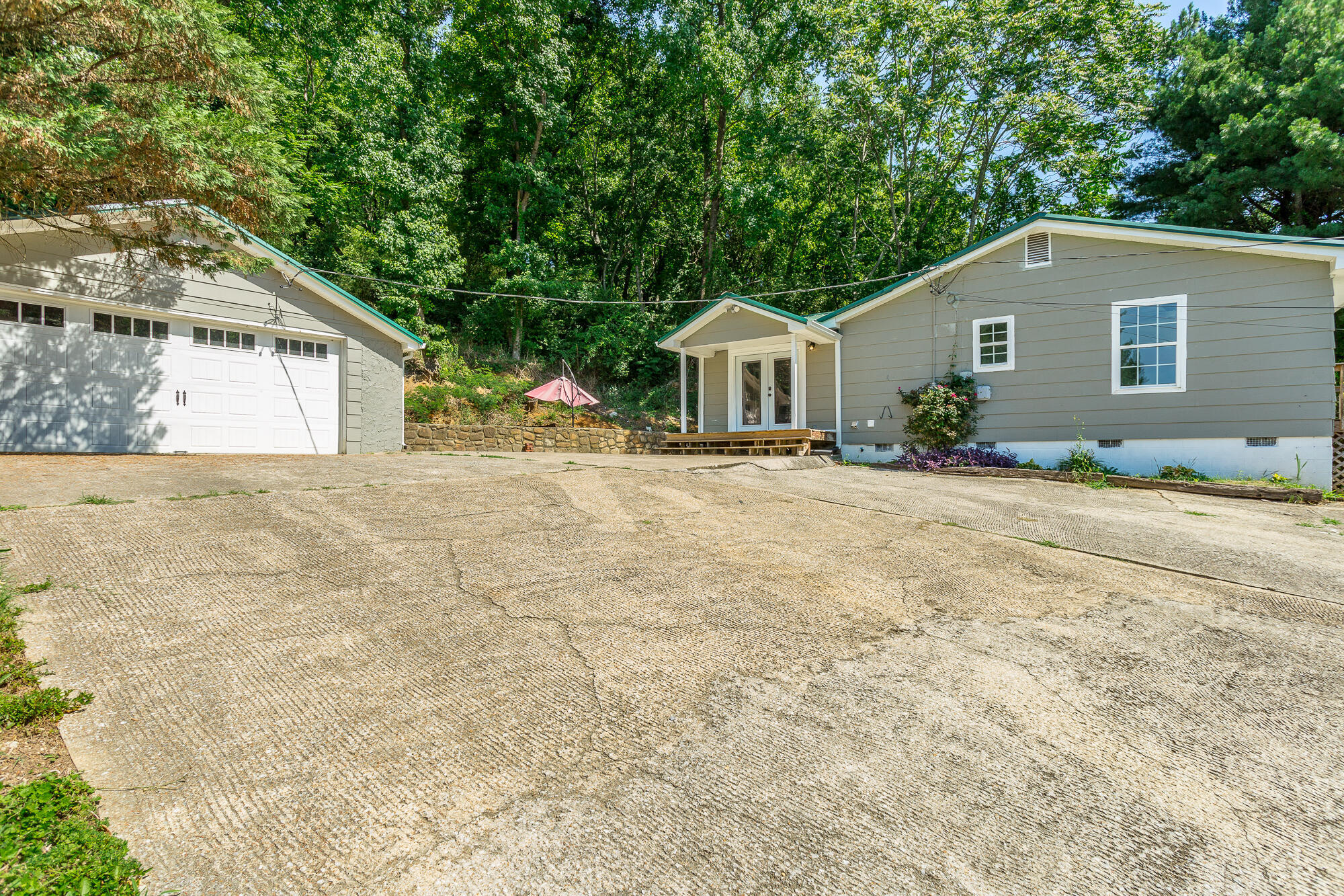 1011 W Elmwood Drive