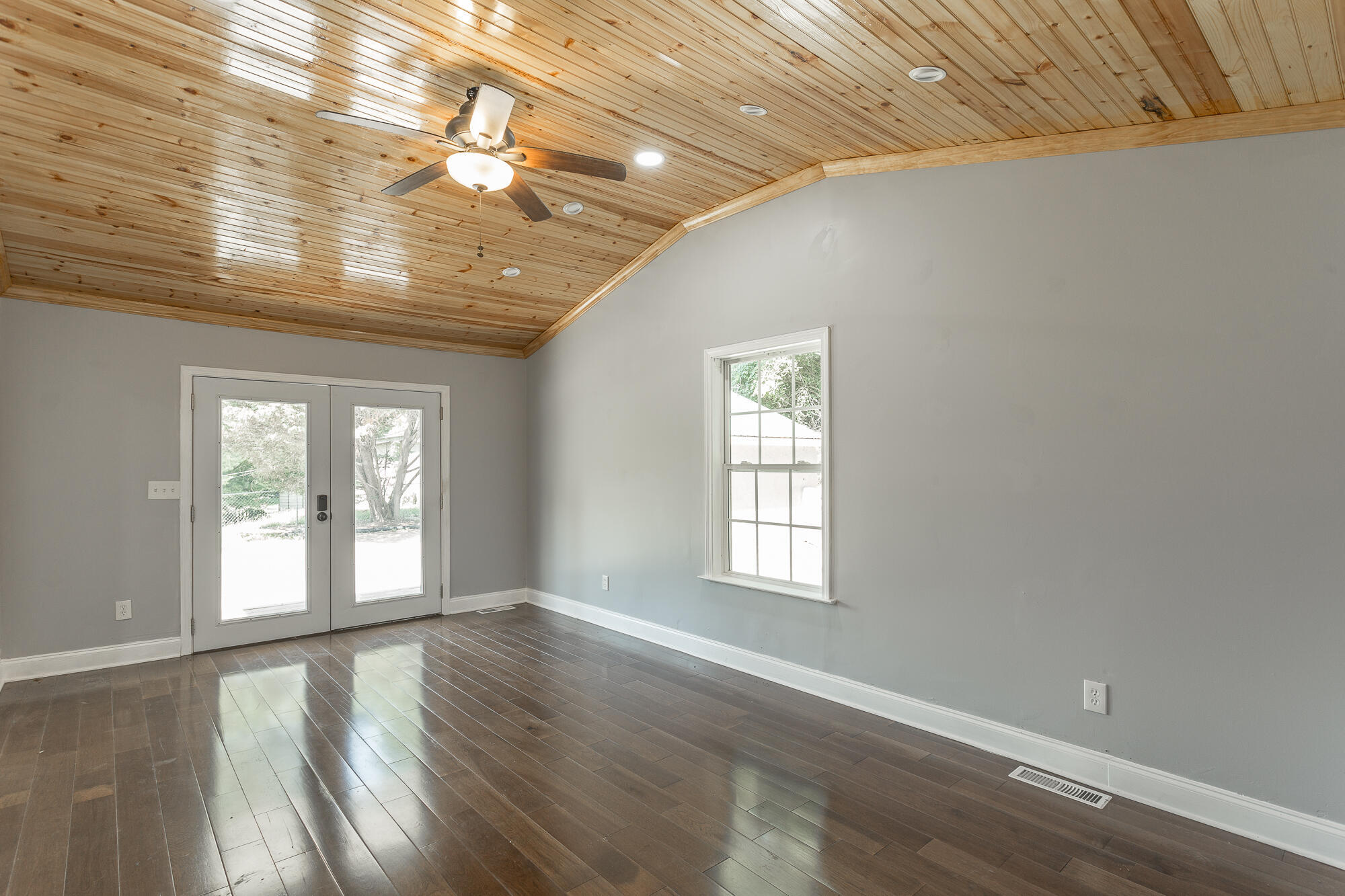 1011 W Elmwood Drive