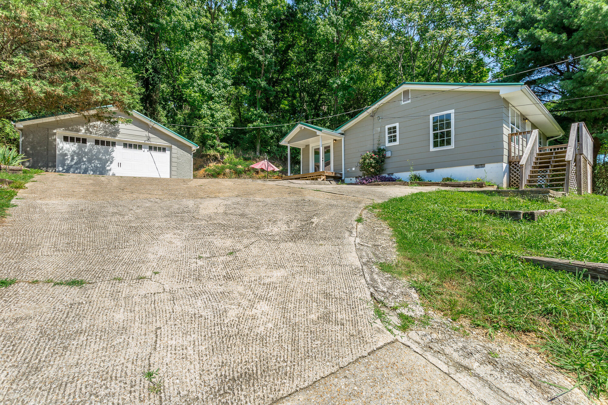 1011 W Elmwood Drive