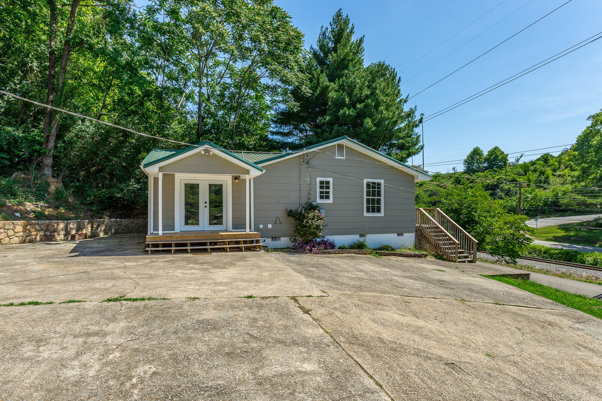 1011 W Elmwood Drive