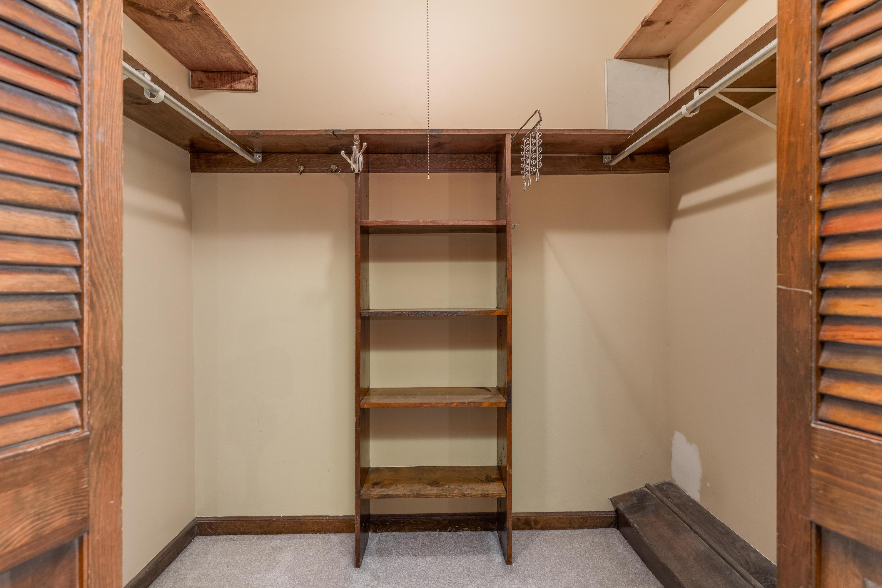 1725 Colonial Shores Drive