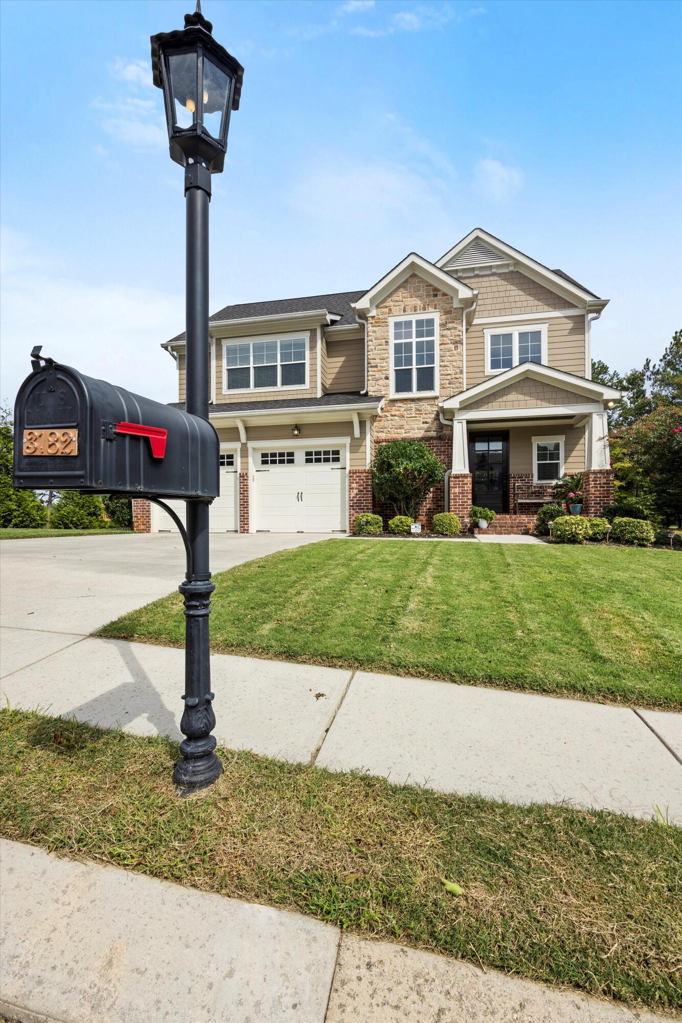 3182 Whistling Way, 172