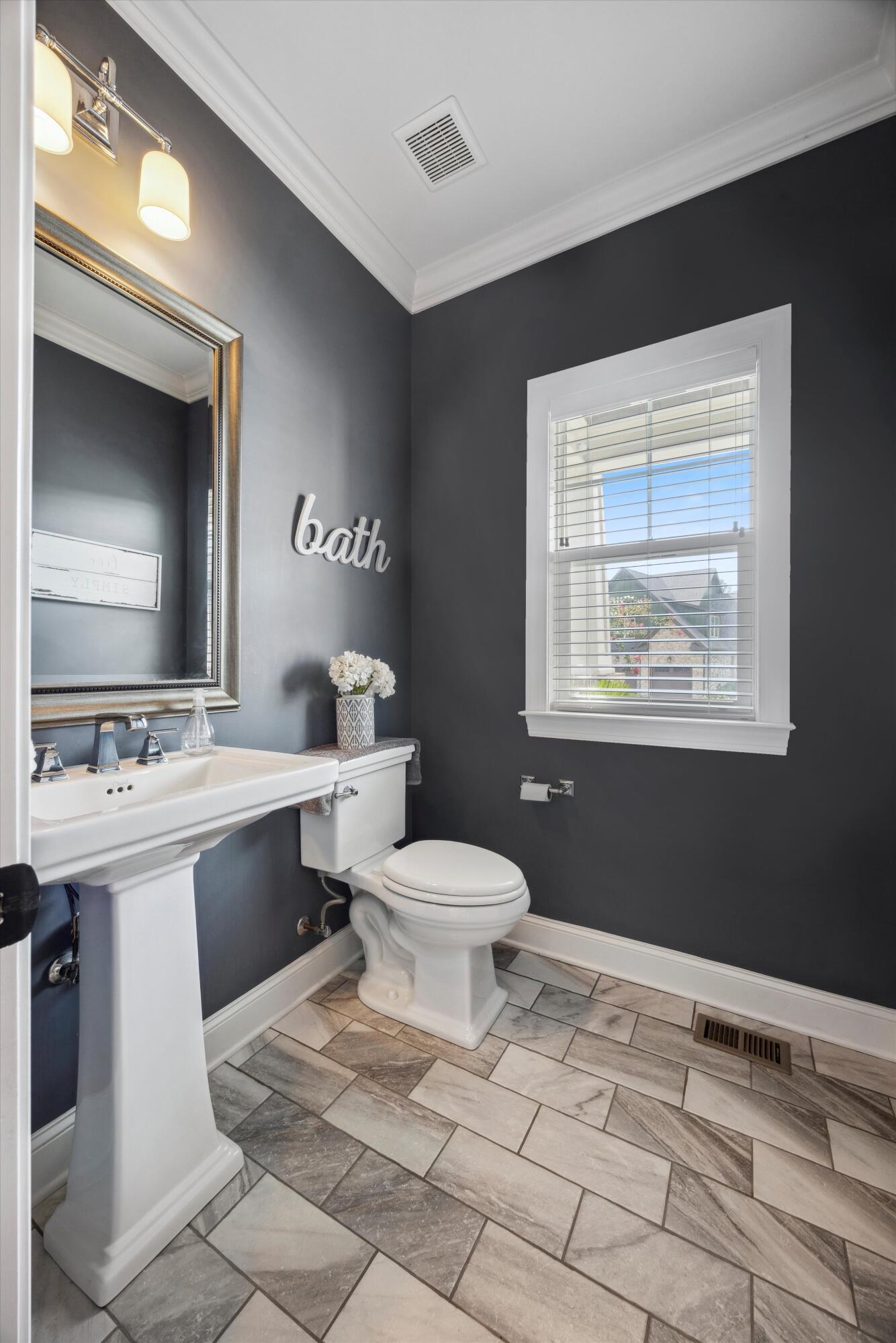 3182 Whistling Way, 172