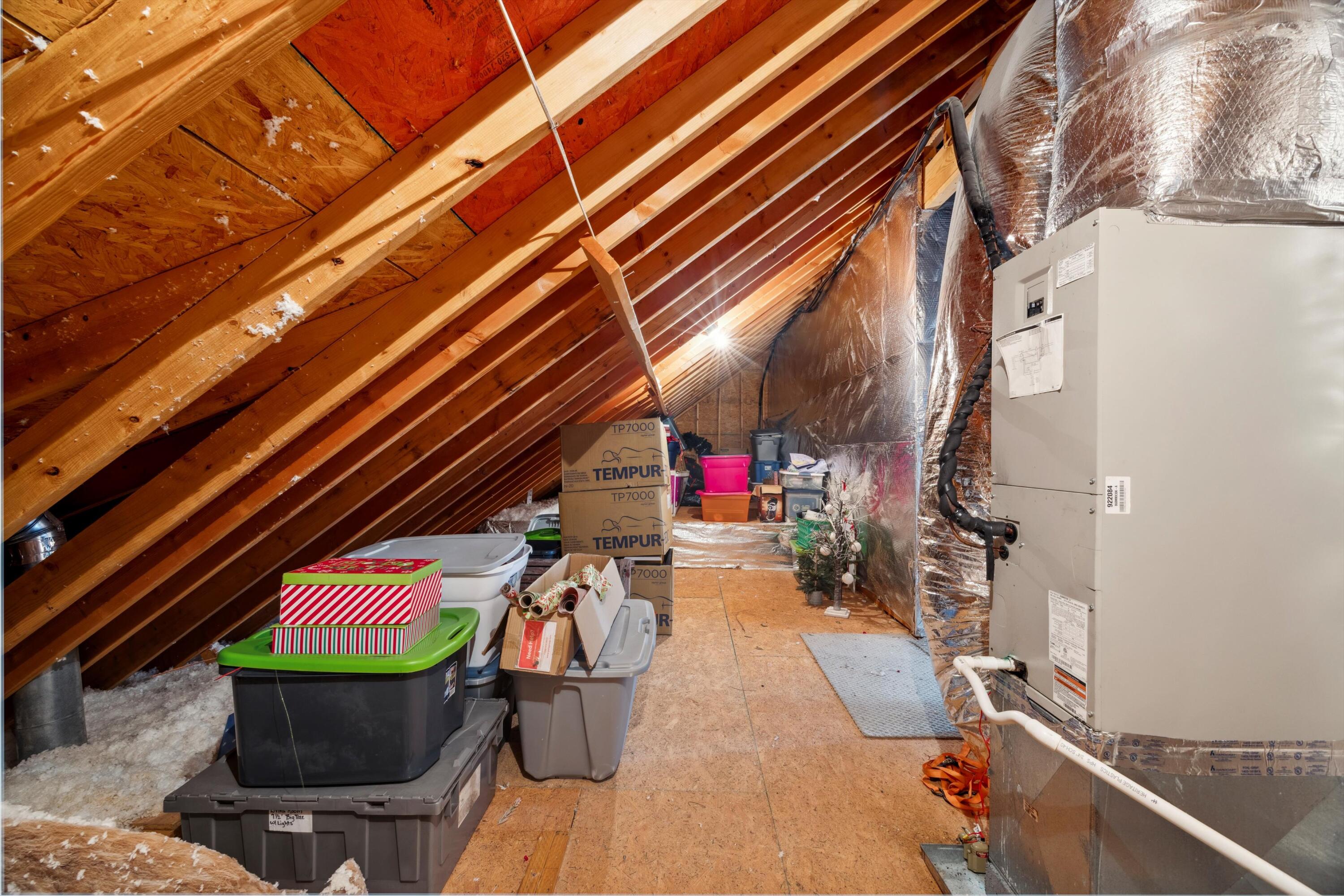 3182 Whistling Way, 172