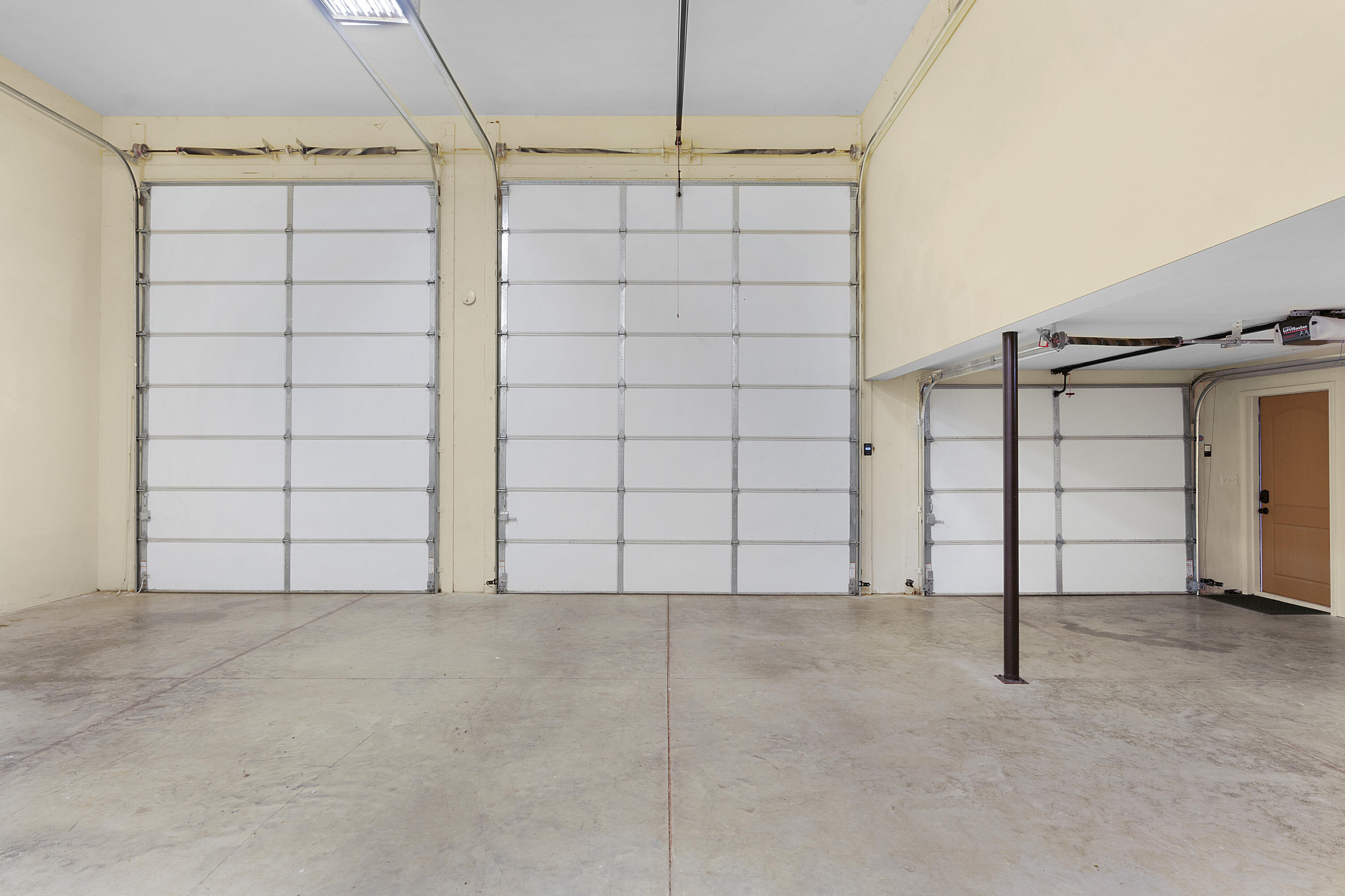 15903 Lakewood Drive