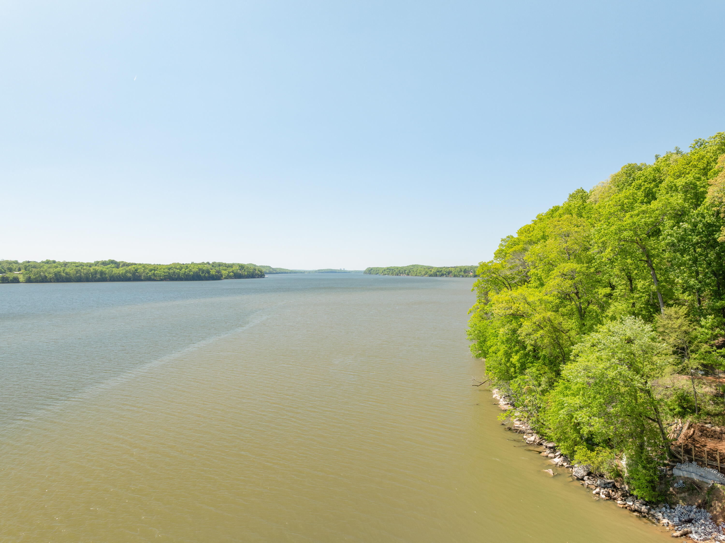 15903 Lakewood Drive