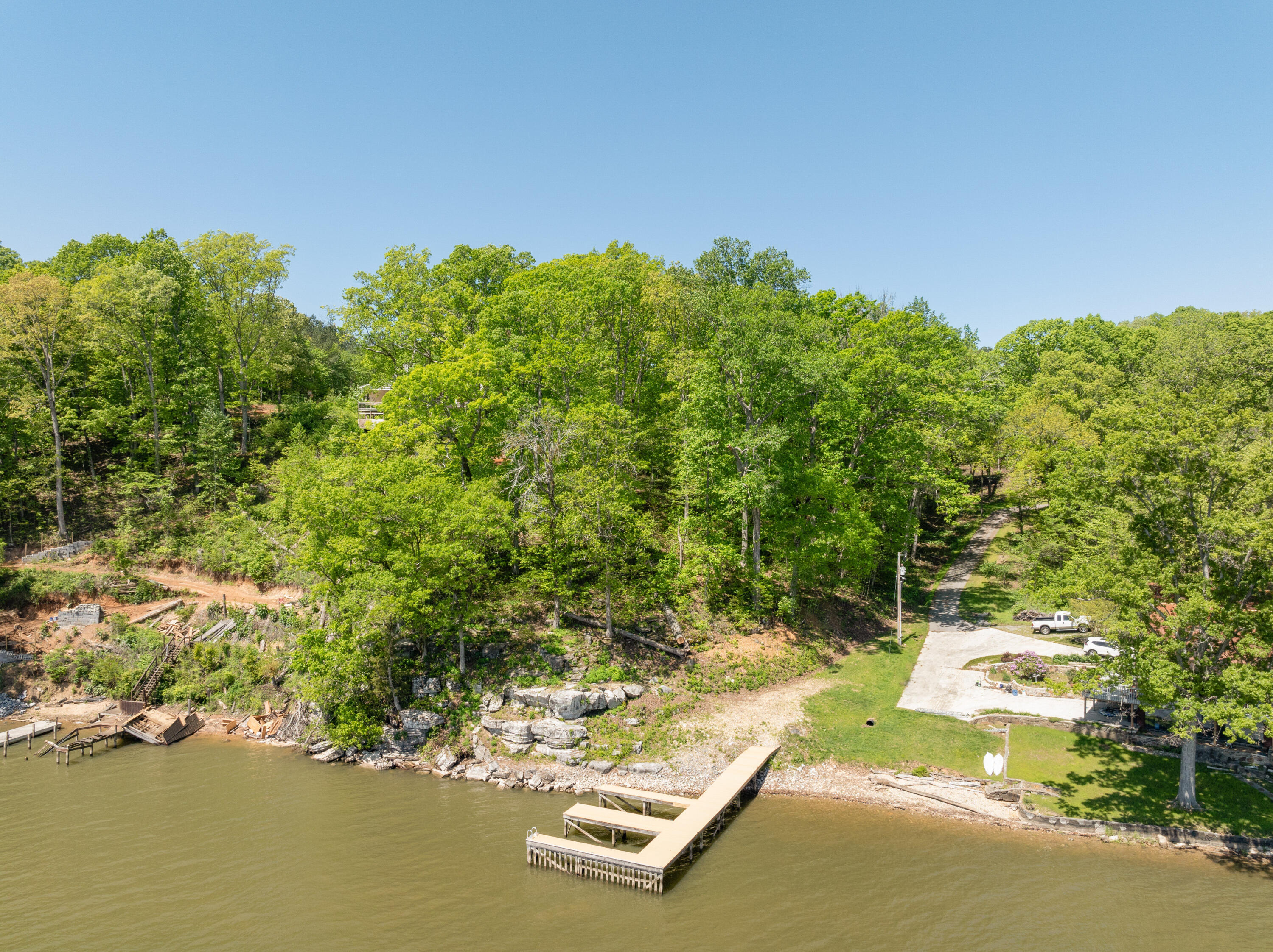 15903 Lakewood Drive