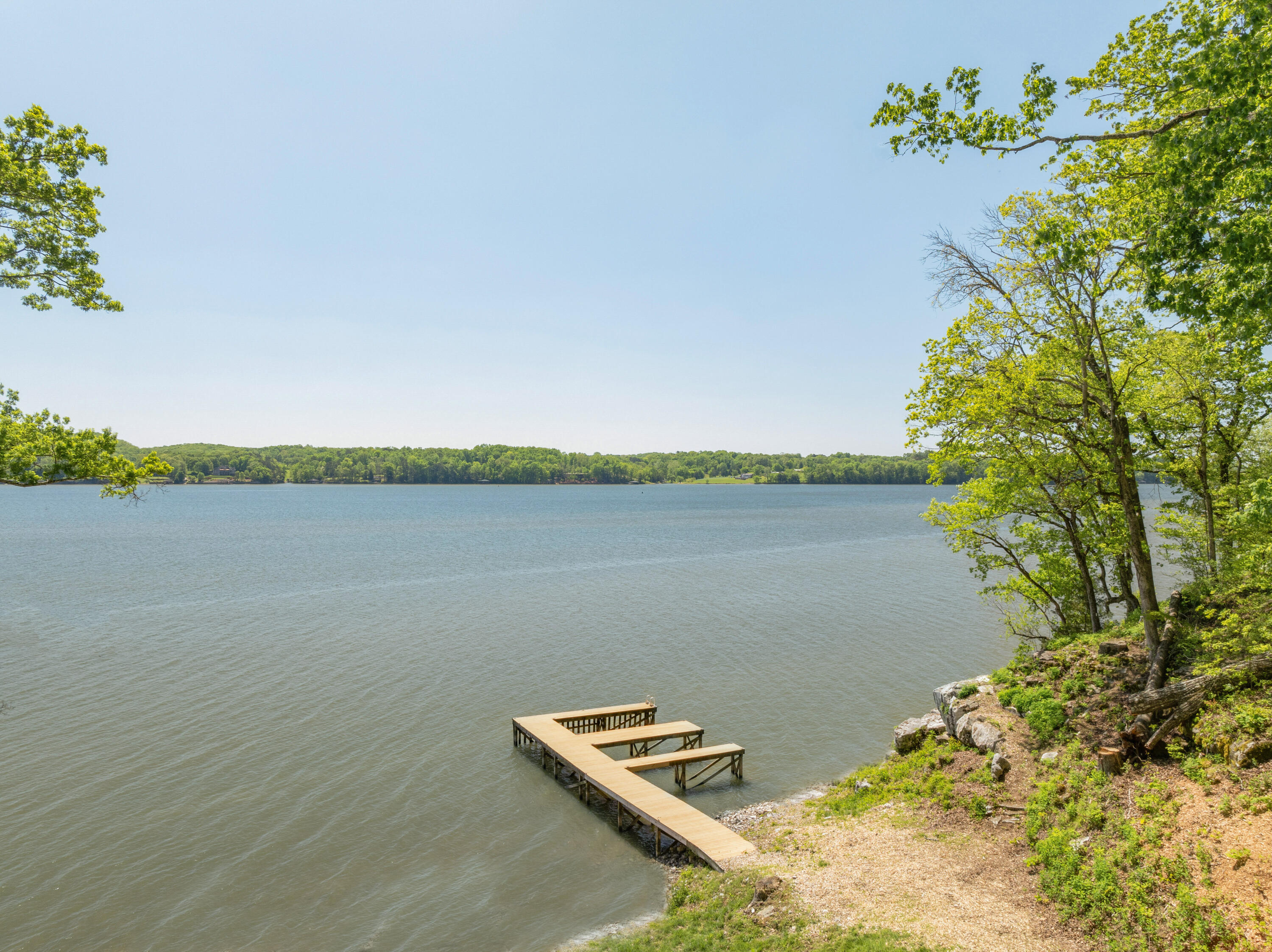 15903 Lakewood Drive