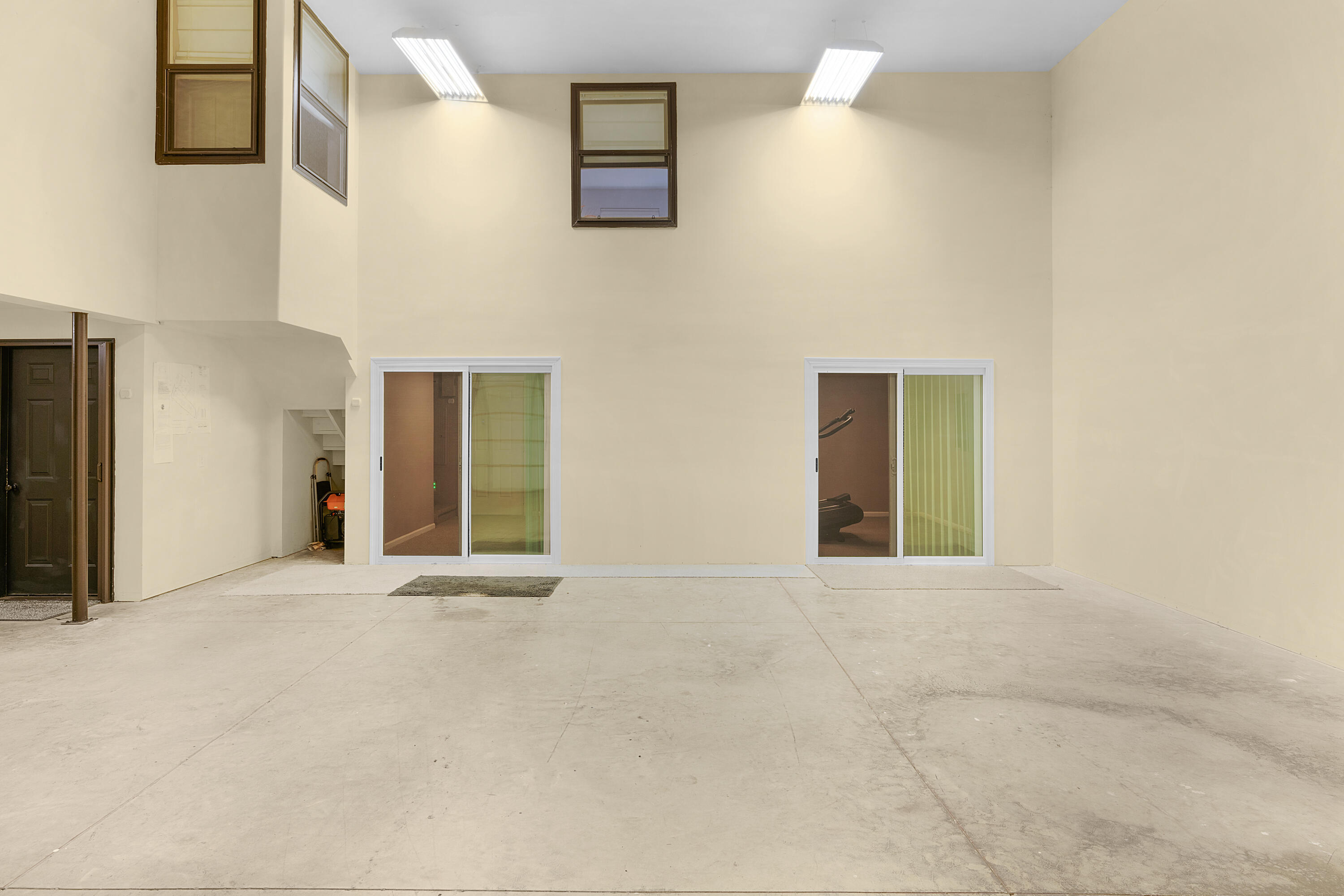 15903 Lakewood Drive