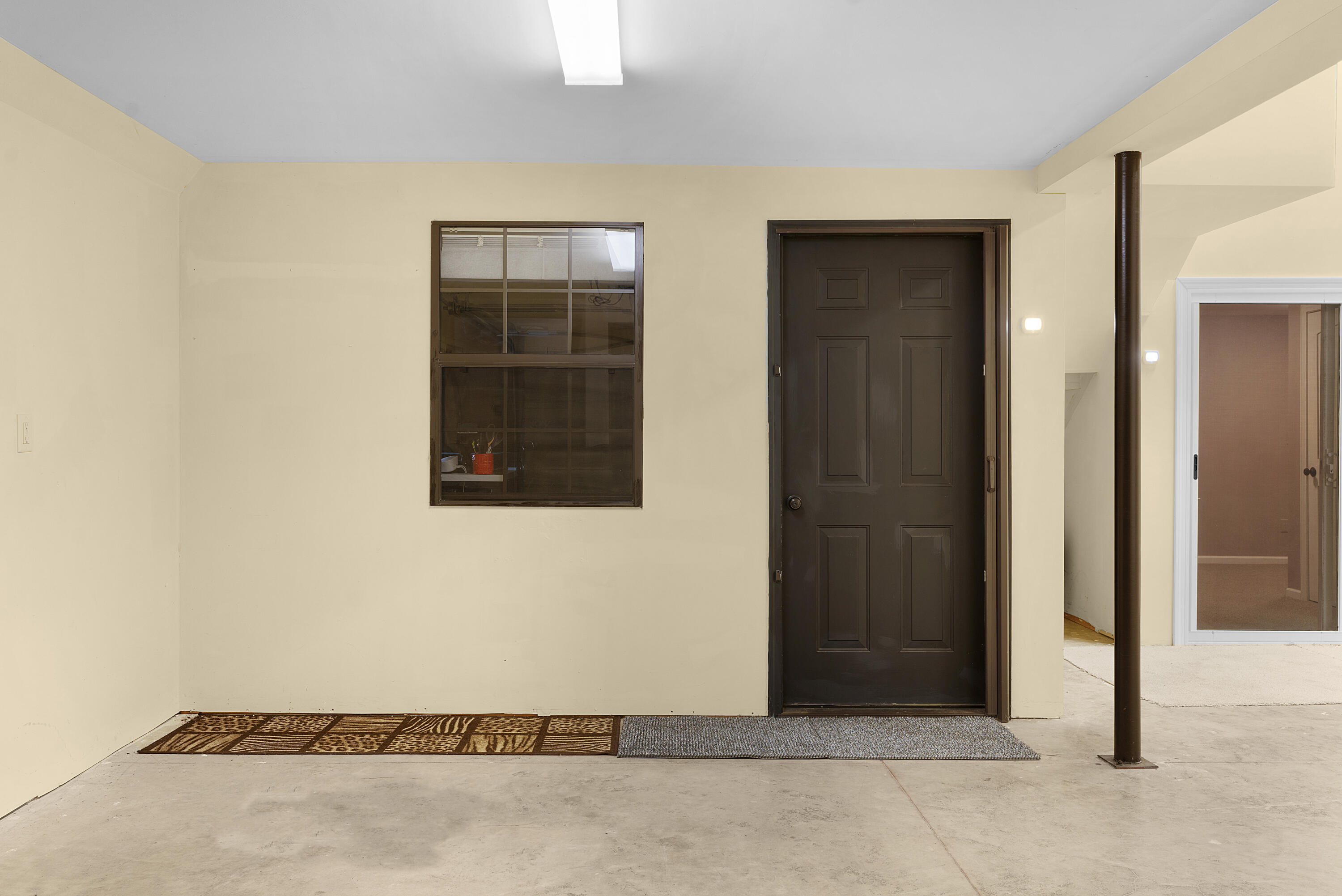 15903 Lakewood Drive