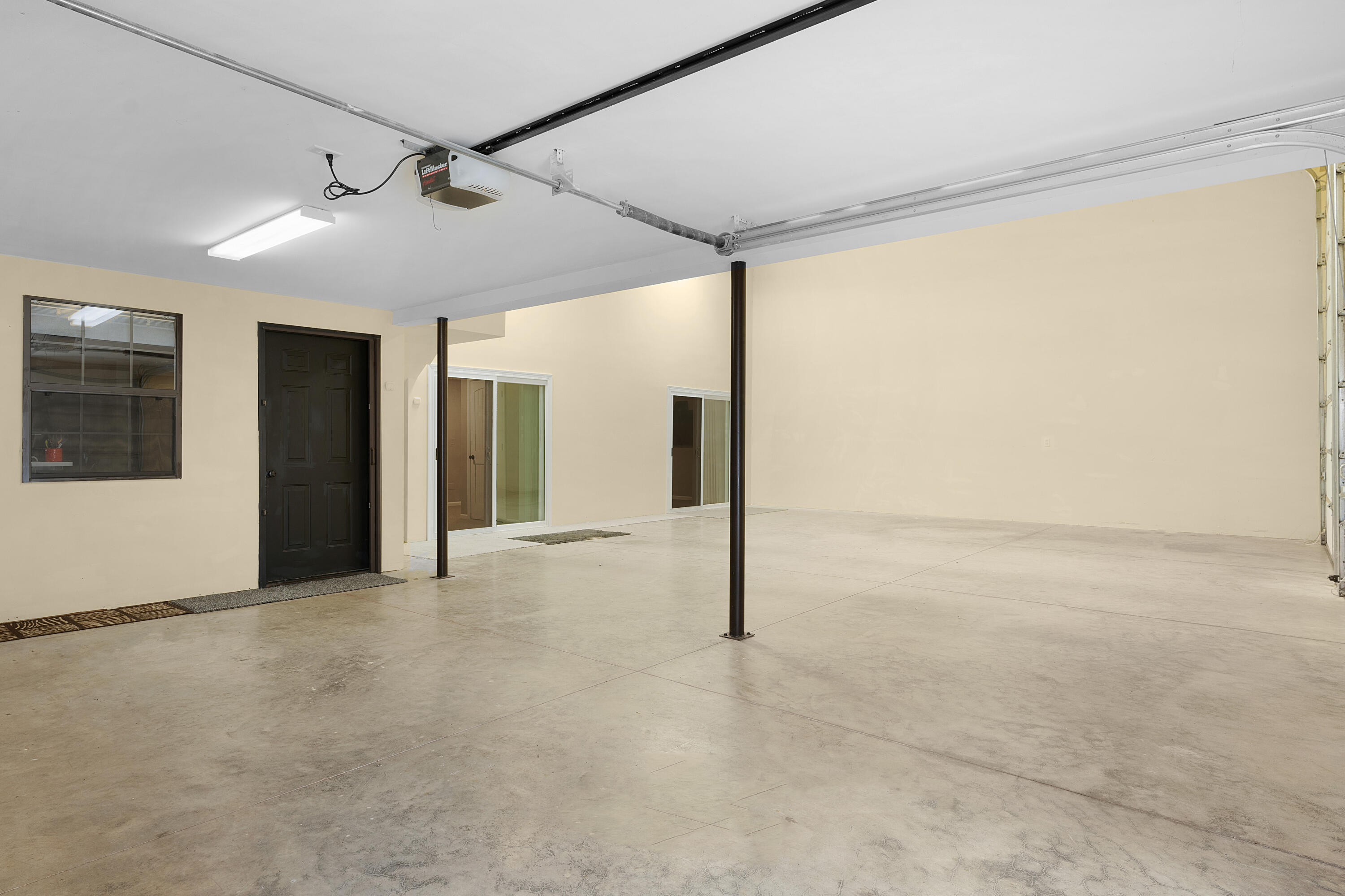 15903 Lakewood Drive