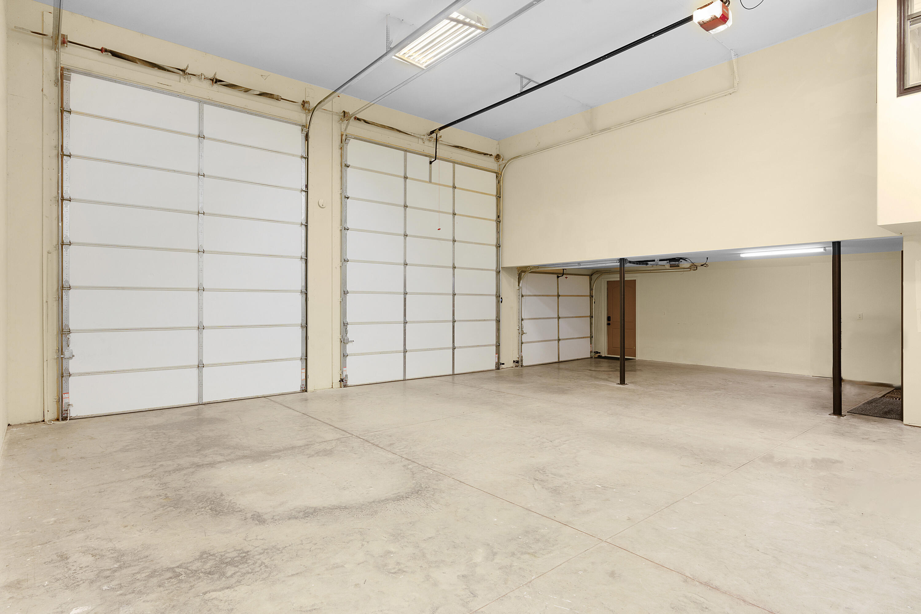 15903 Lakewood Drive