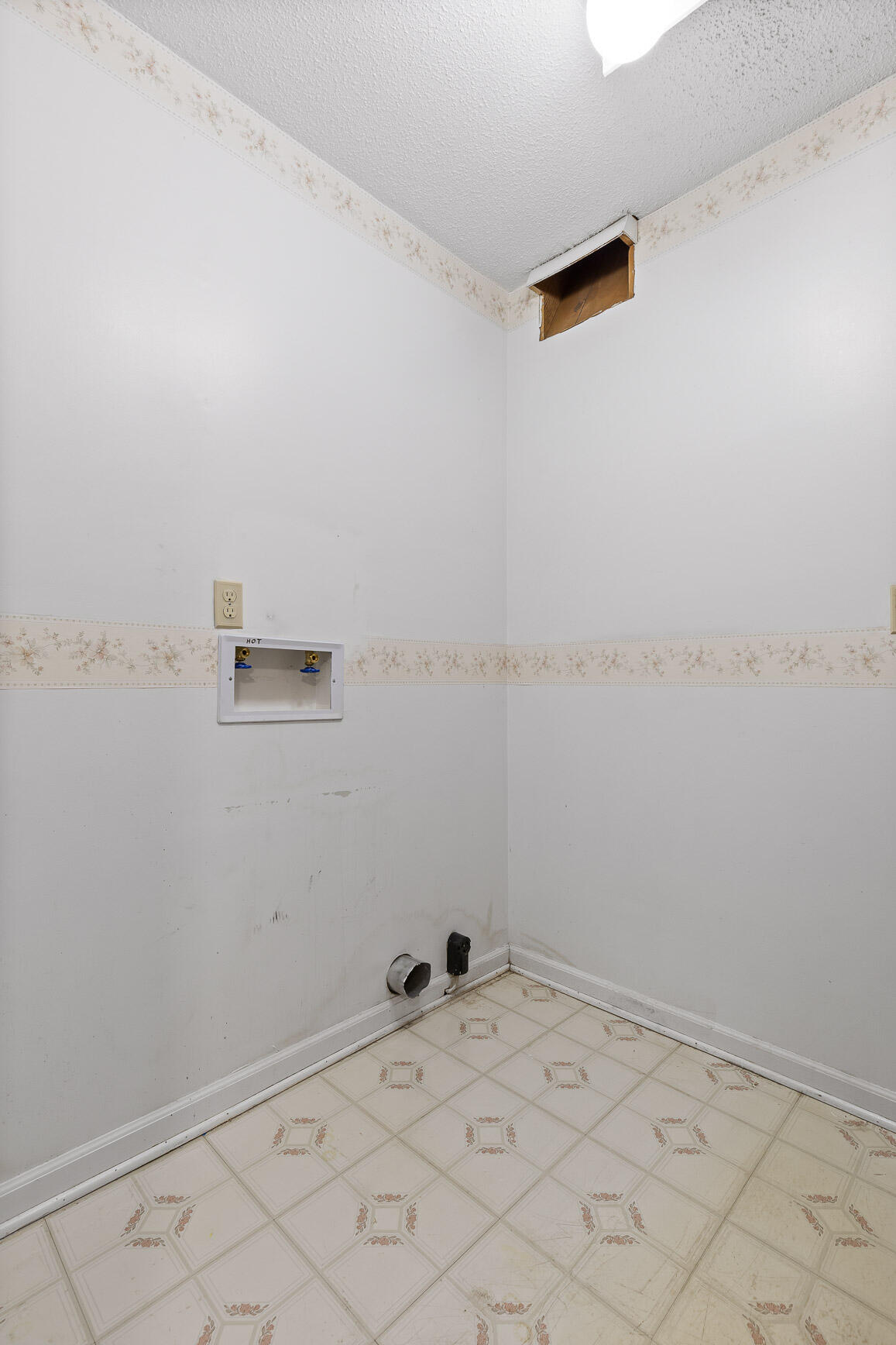 914 Belvoir Hills Circle