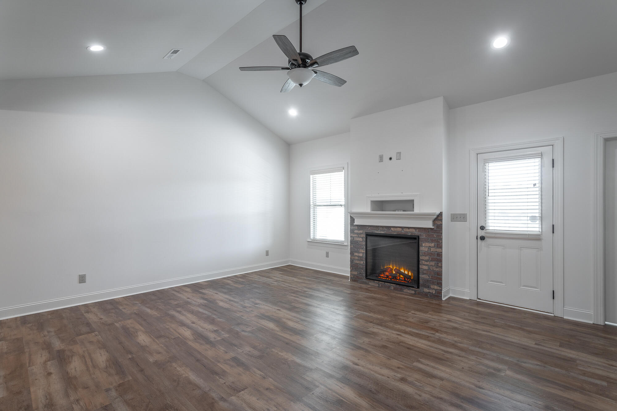 85 Brownstone Dr Drive