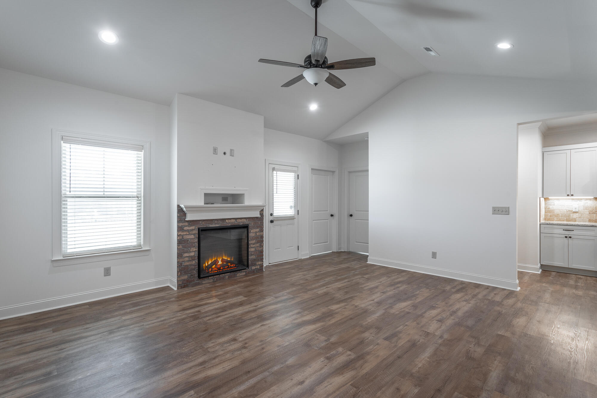 85 Brownstone Dr Drive