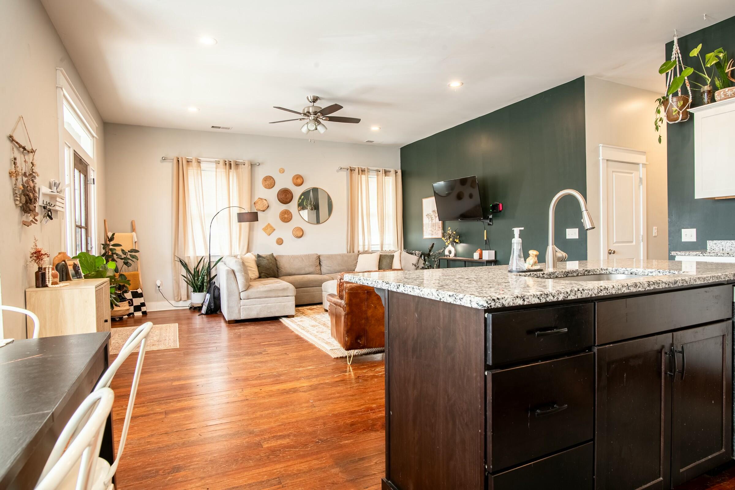 2113 Chamberlain Avenue