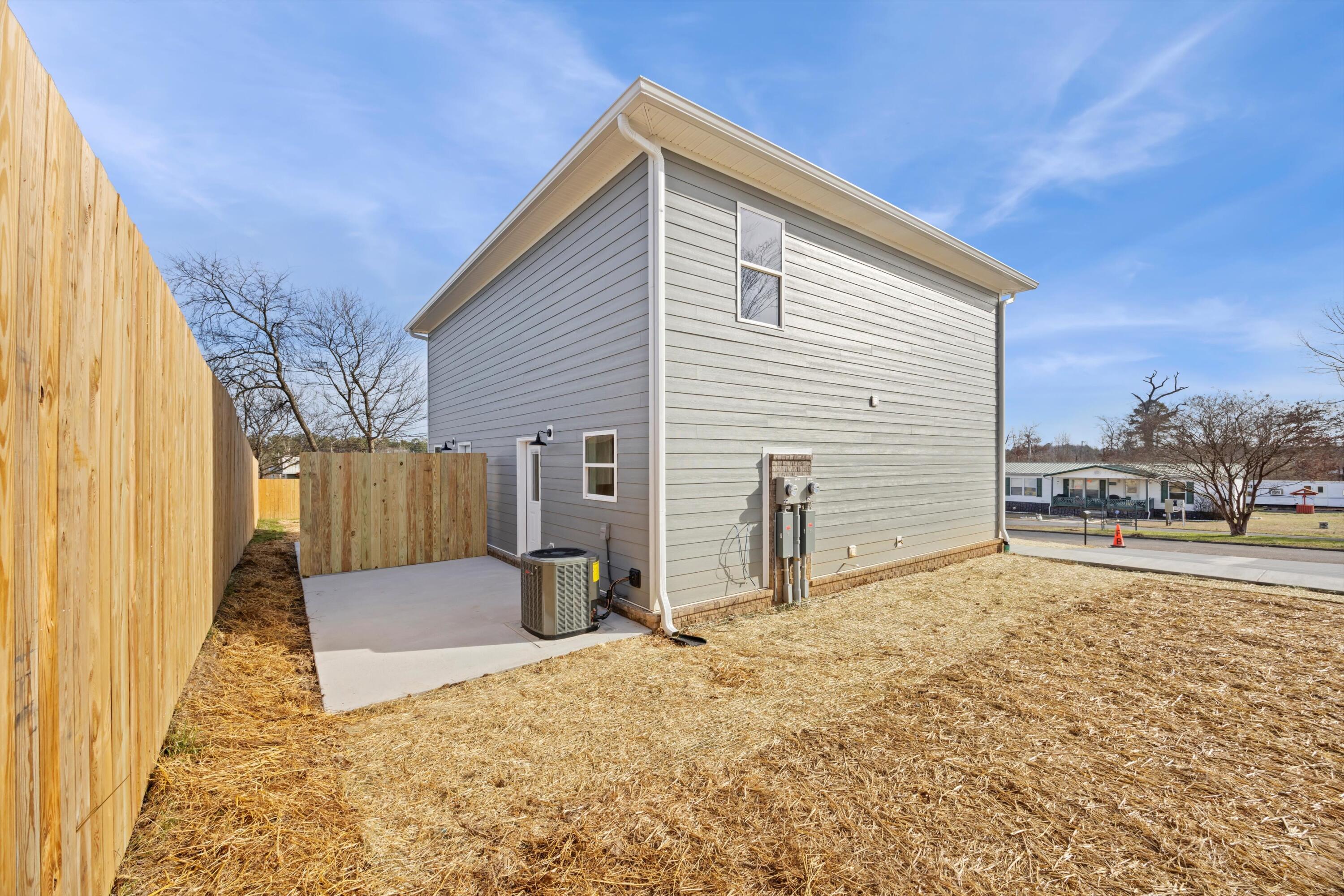 905 & 907 NE Hawk Street