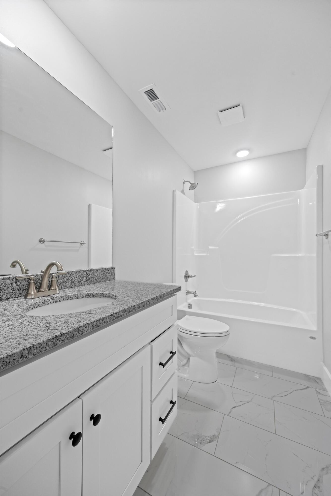 905 & 907 NE Hawk Street