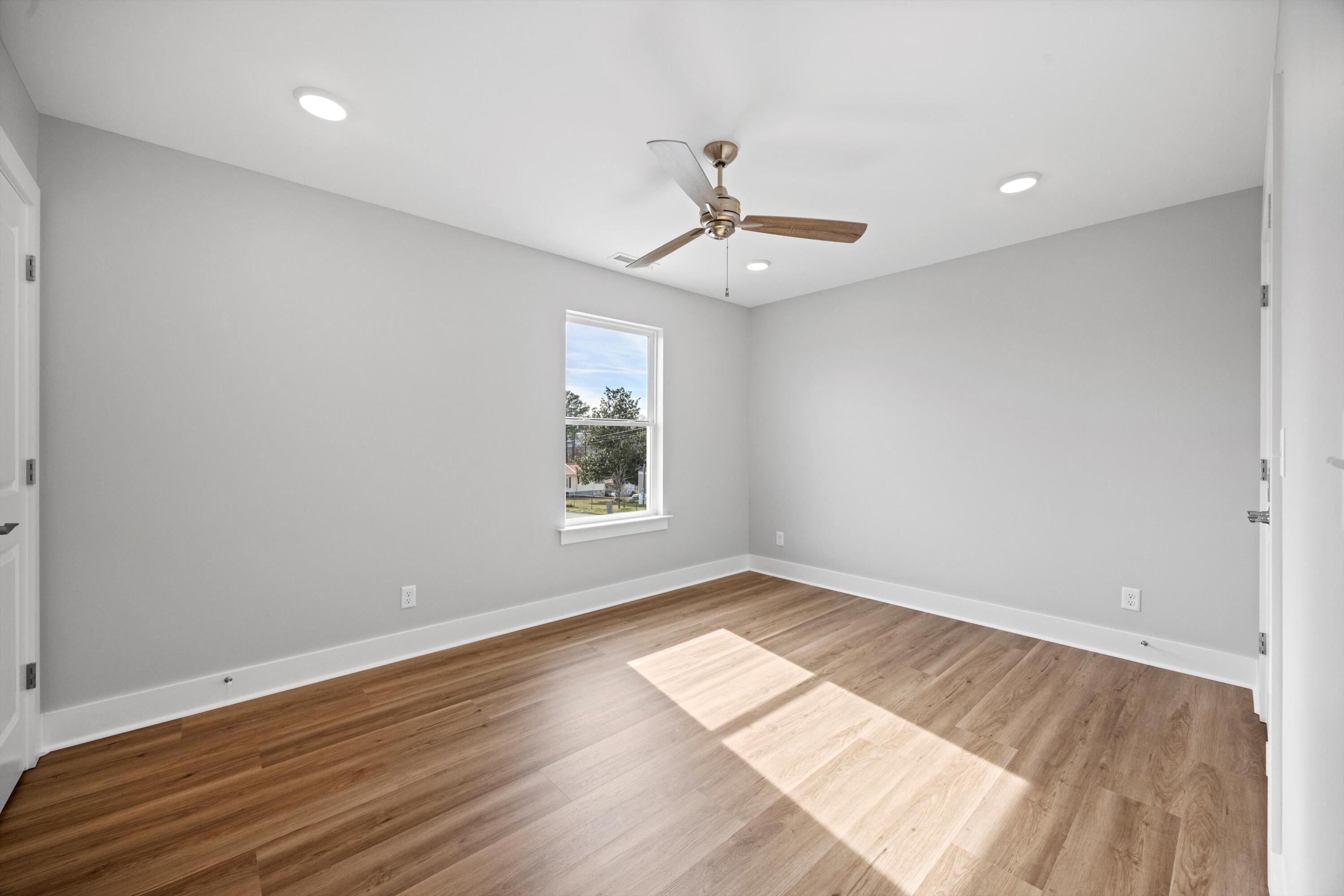 905 & 907 NE Hawk Street