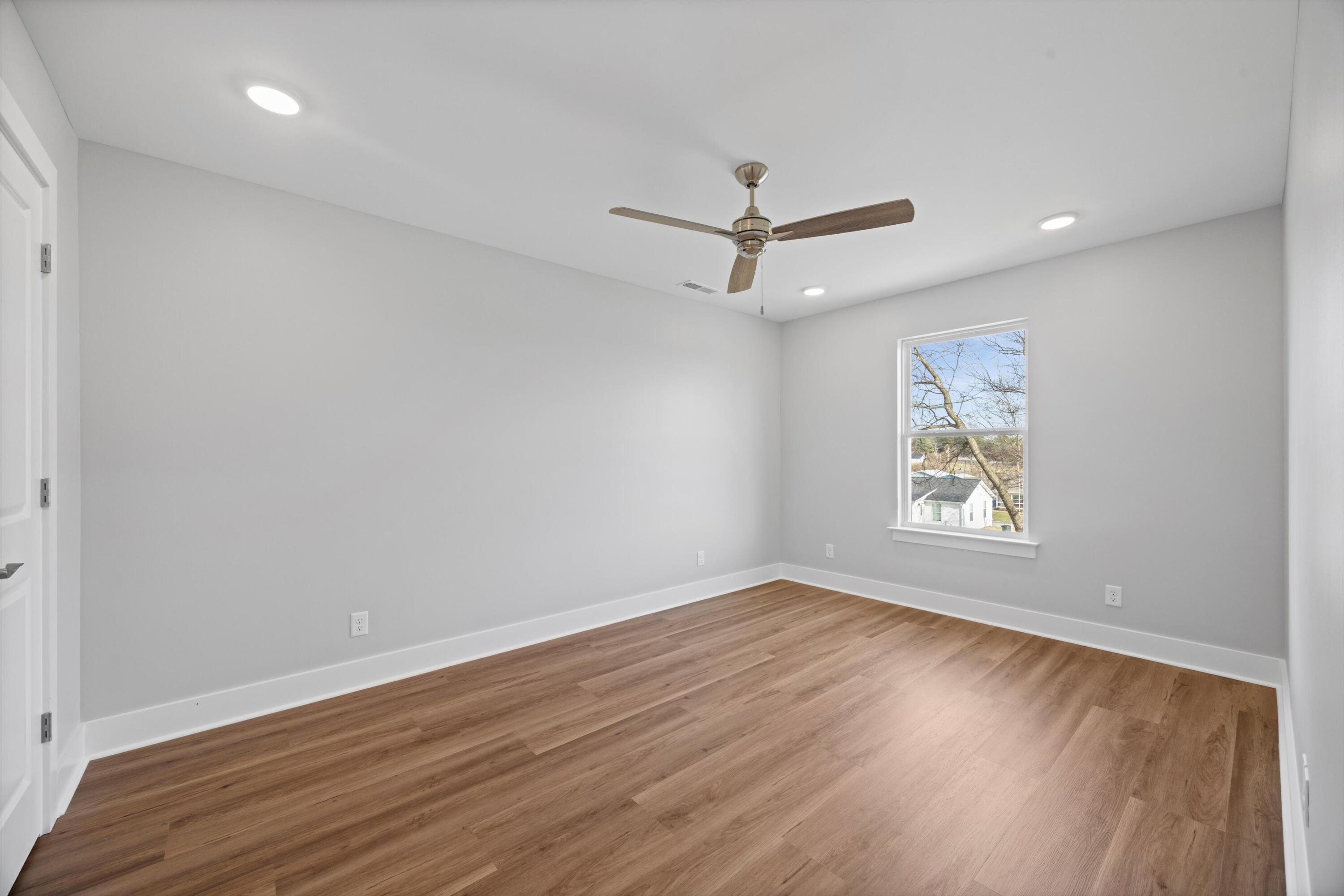 905 & 907 NE Hawk Street