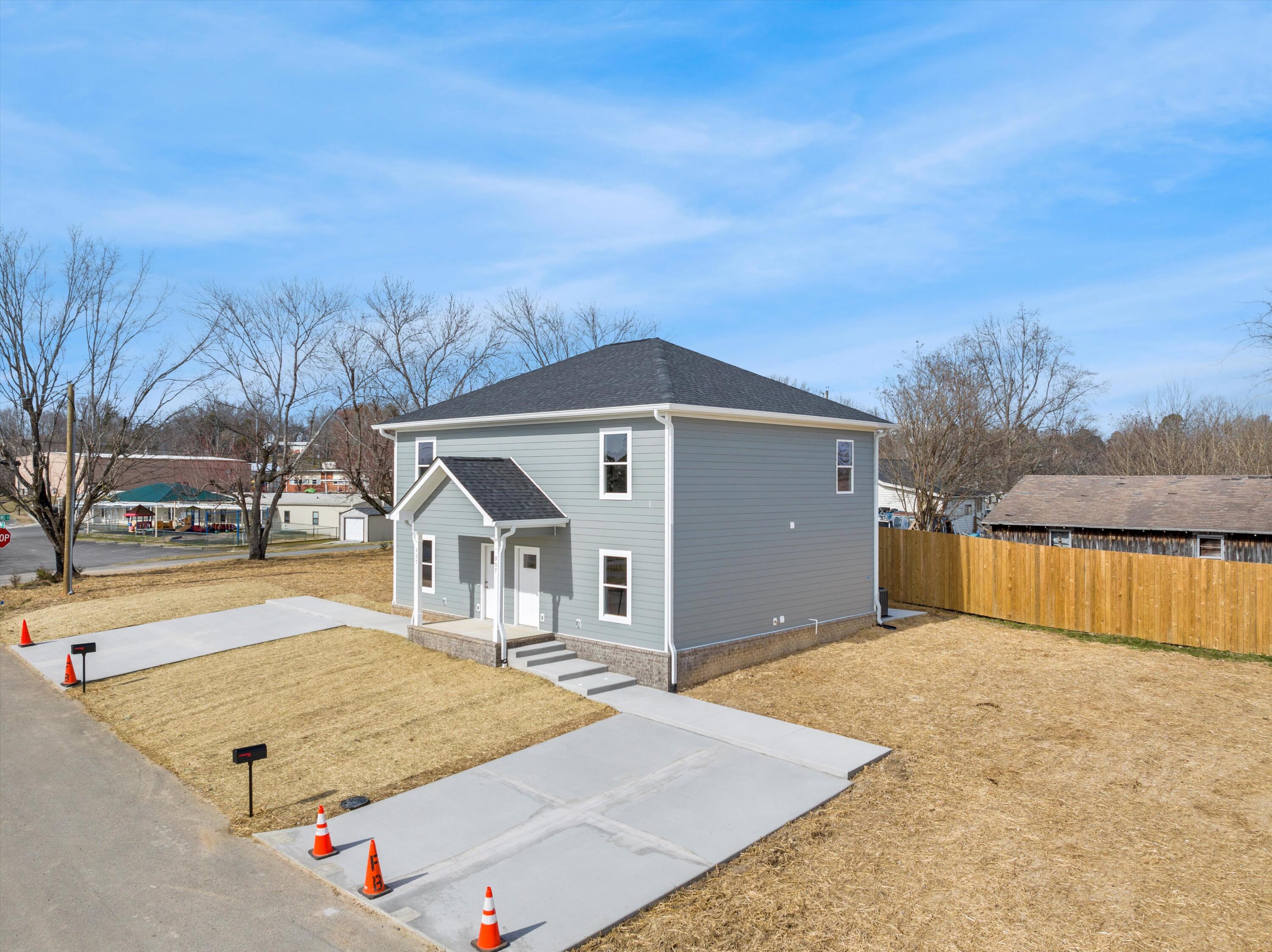 905 & 907 NE Hawk Street