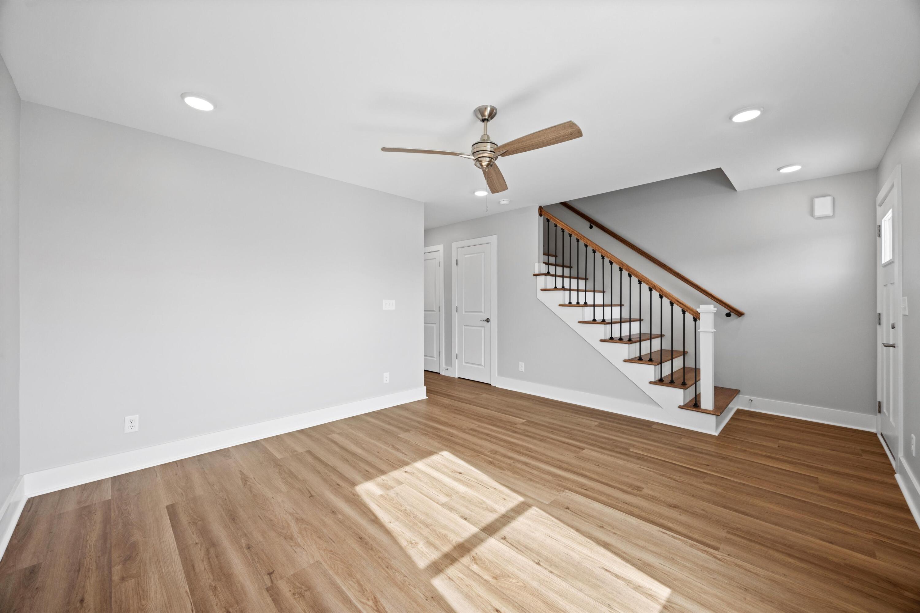 905 & 907 NE Hawk Street