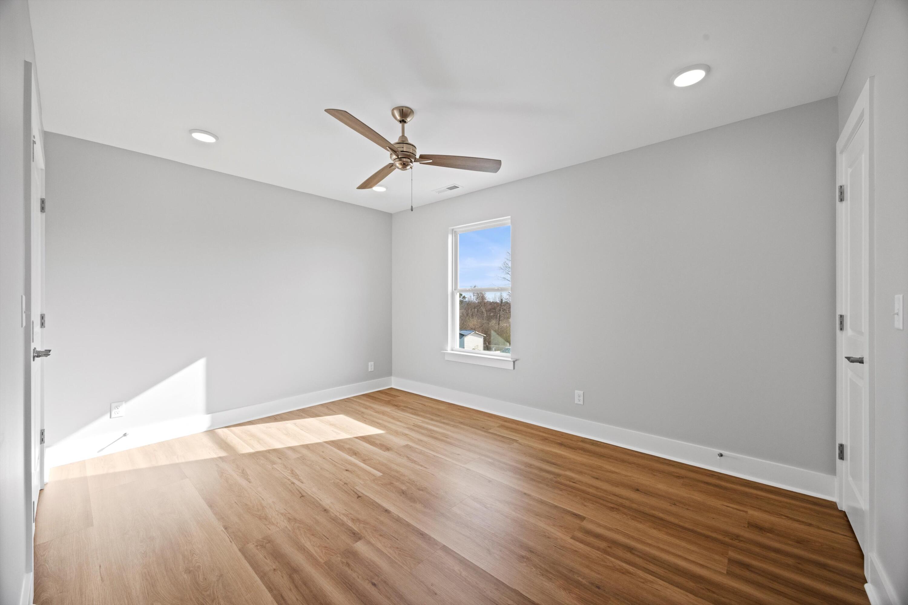 905 & 907 NE Hawk Street