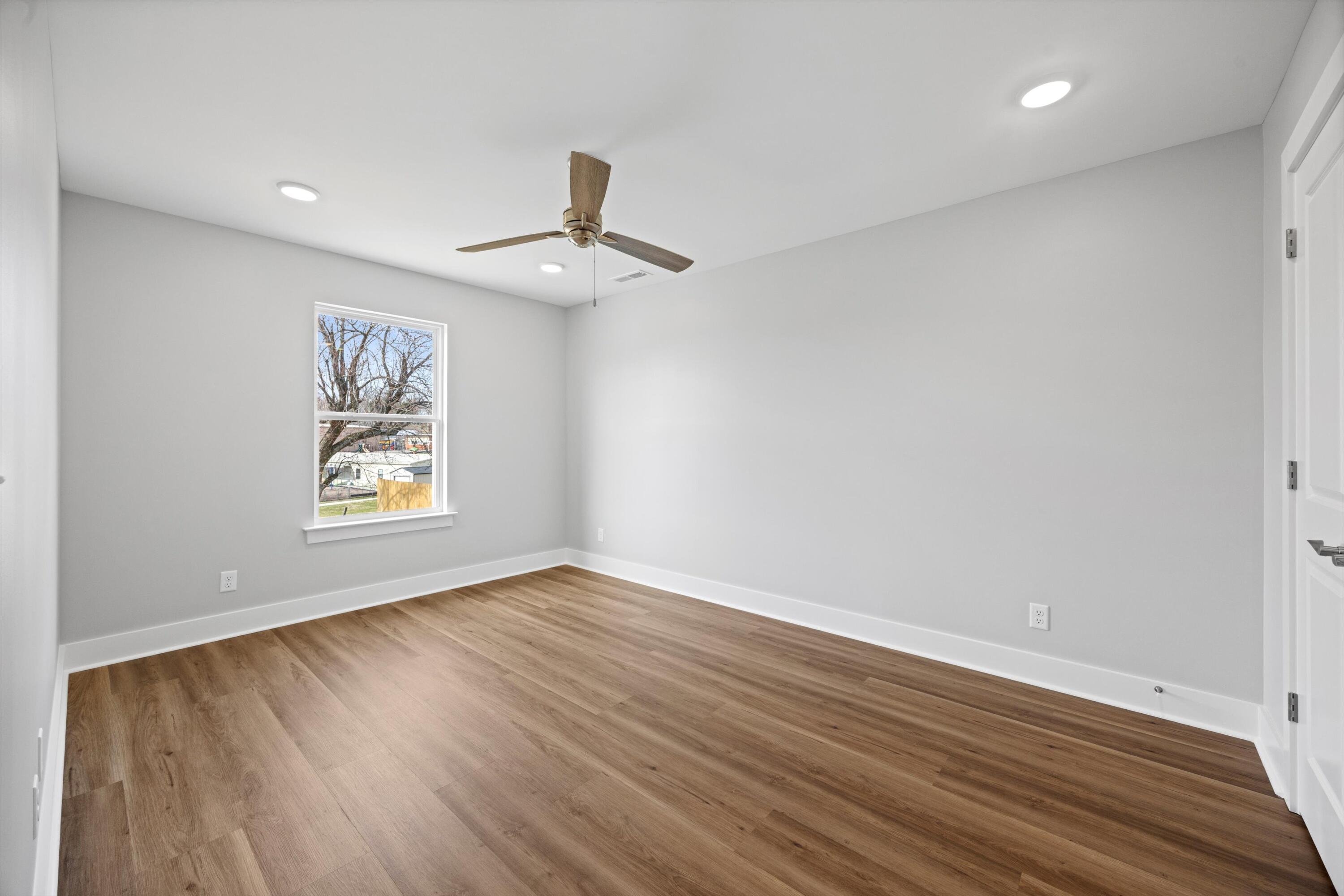 905 & 907 NE Hawk Street