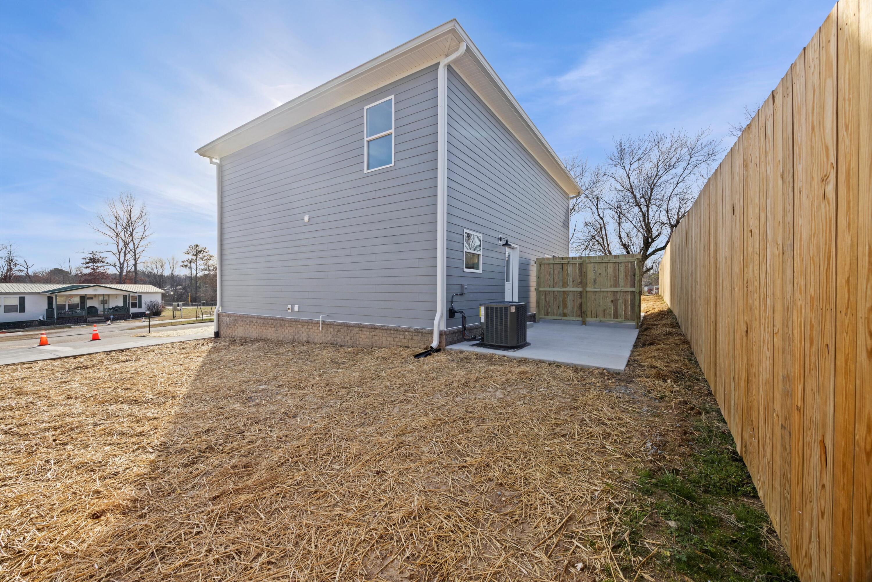 905 & 907 NE Hawk Street