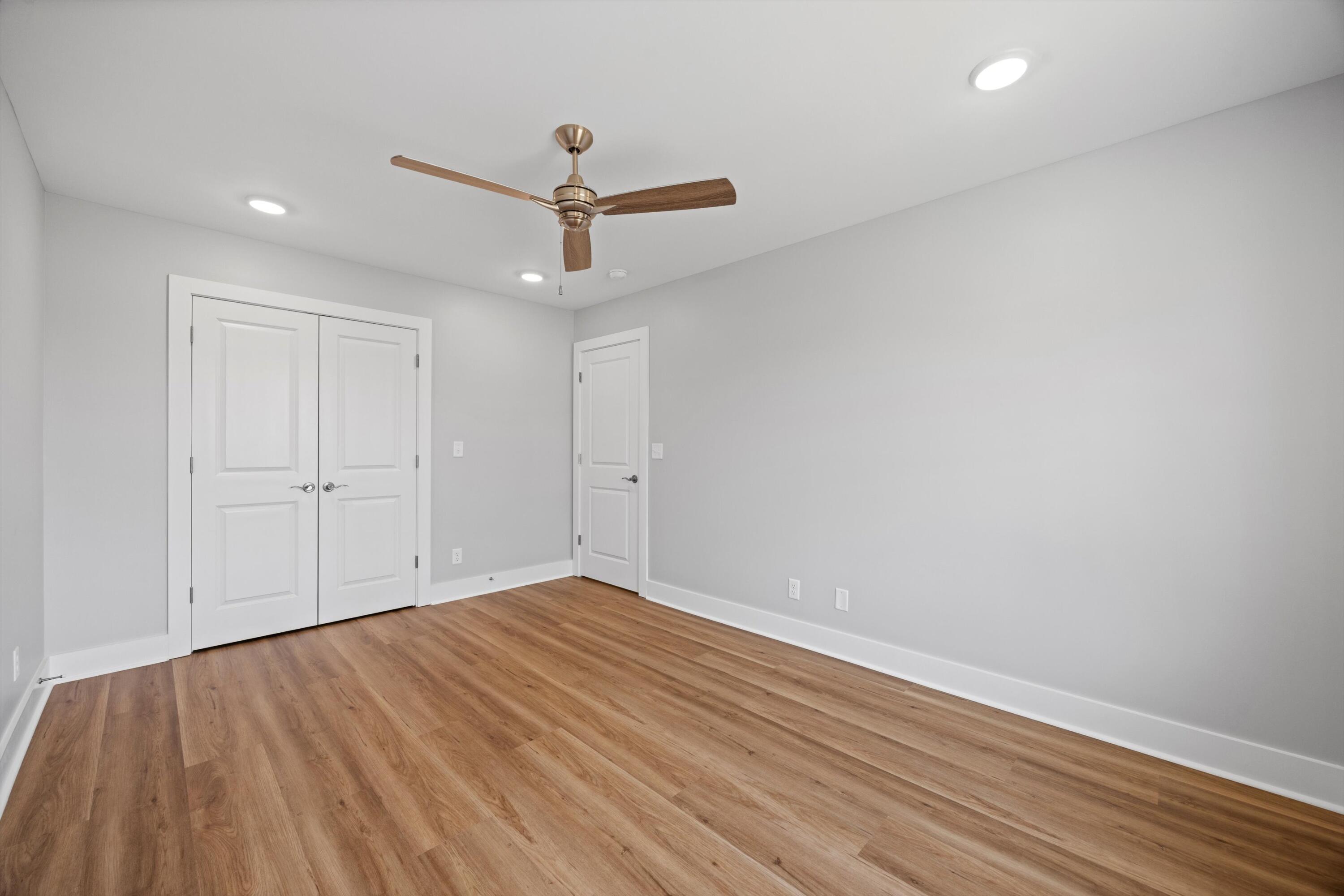 905 & 907 NE Hawk Street