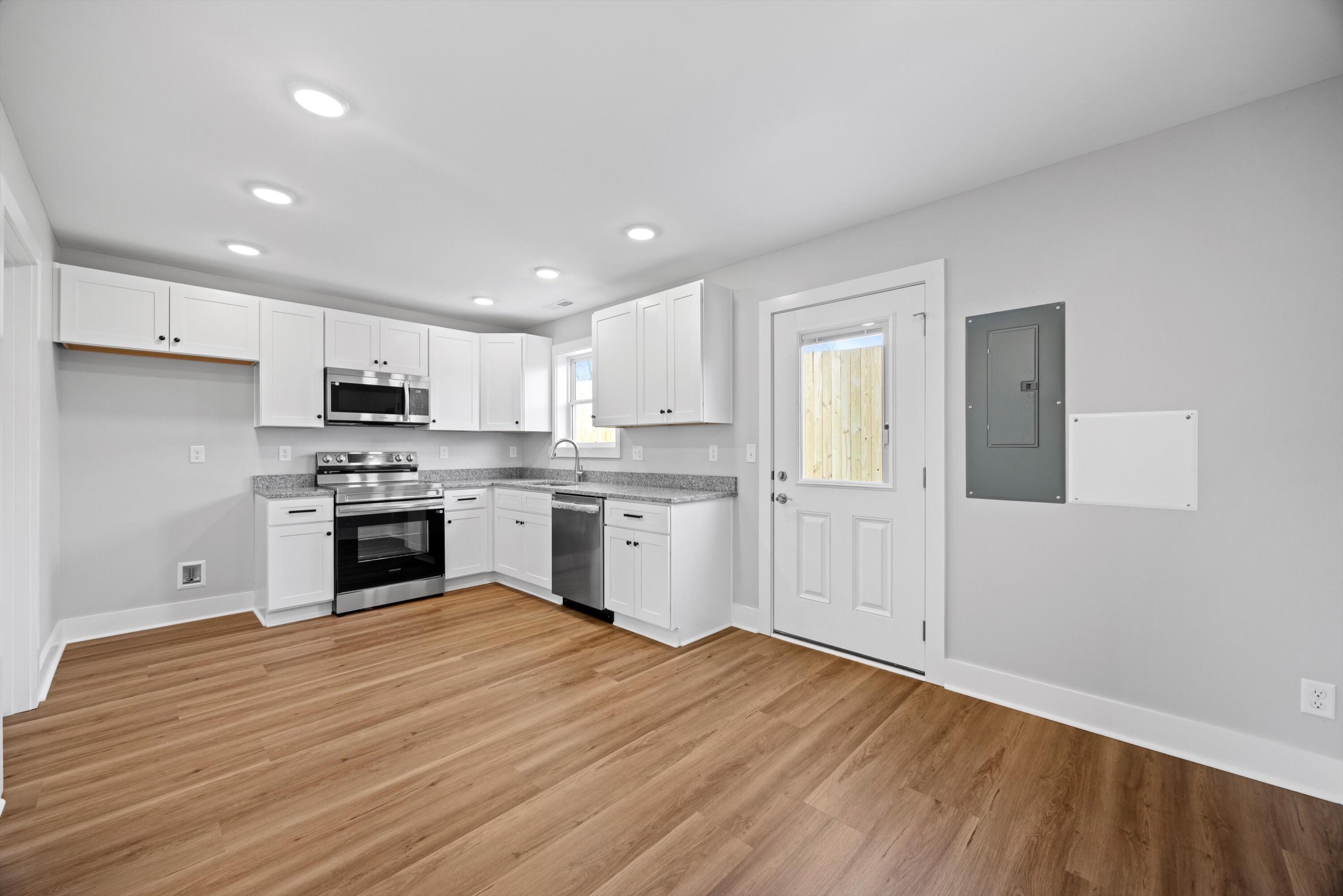 905 & 907 NE Hawk Street