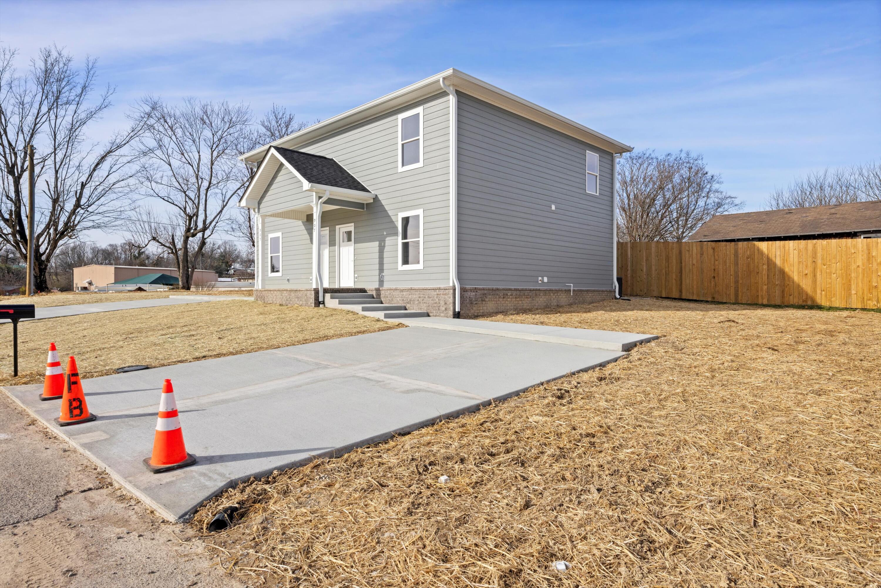 905 & 907 NE Hawk Street