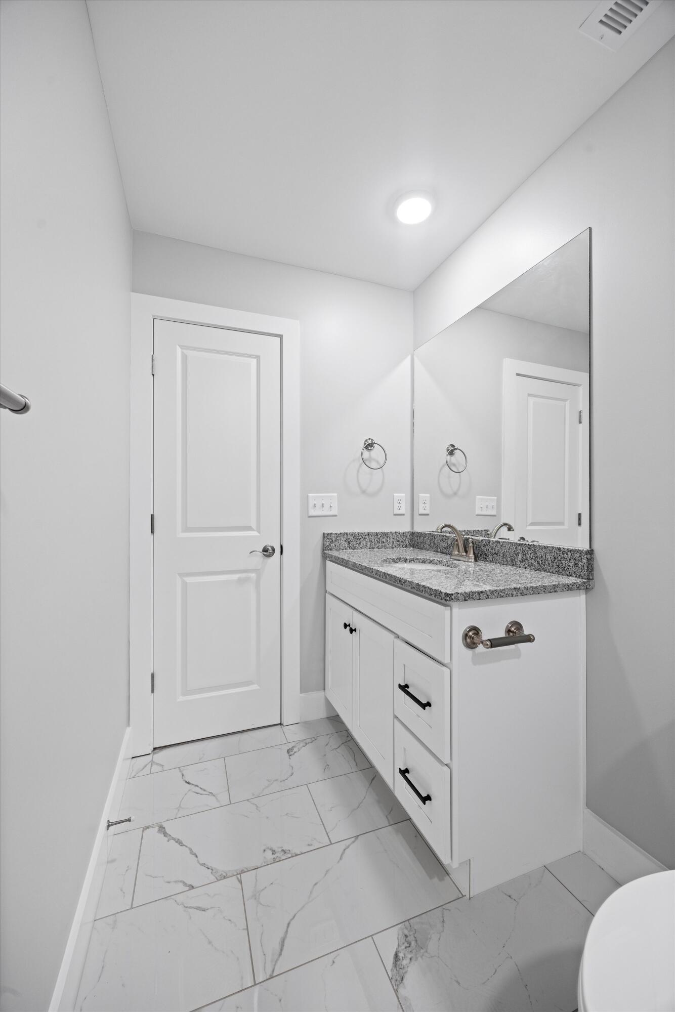 905 & 907 NE Hawk Street