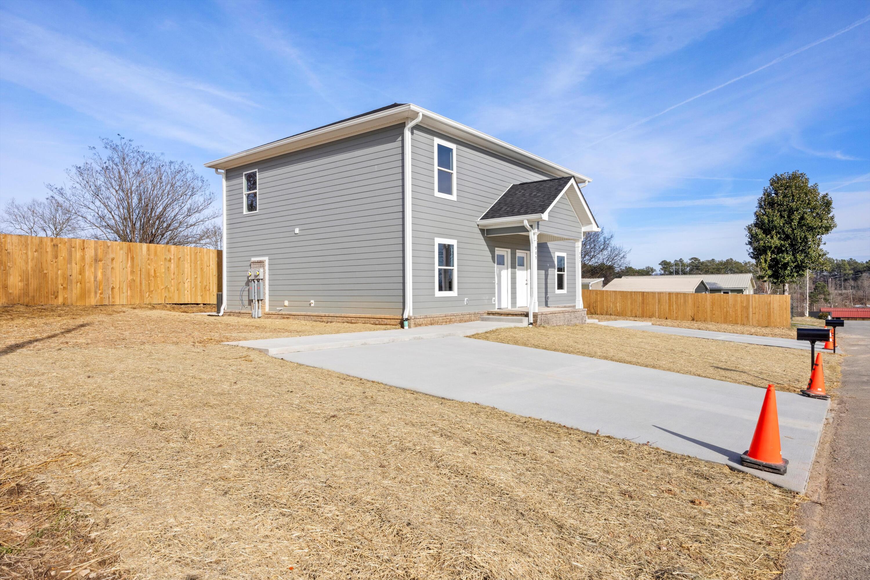 905 & 907 NE Hawk Street