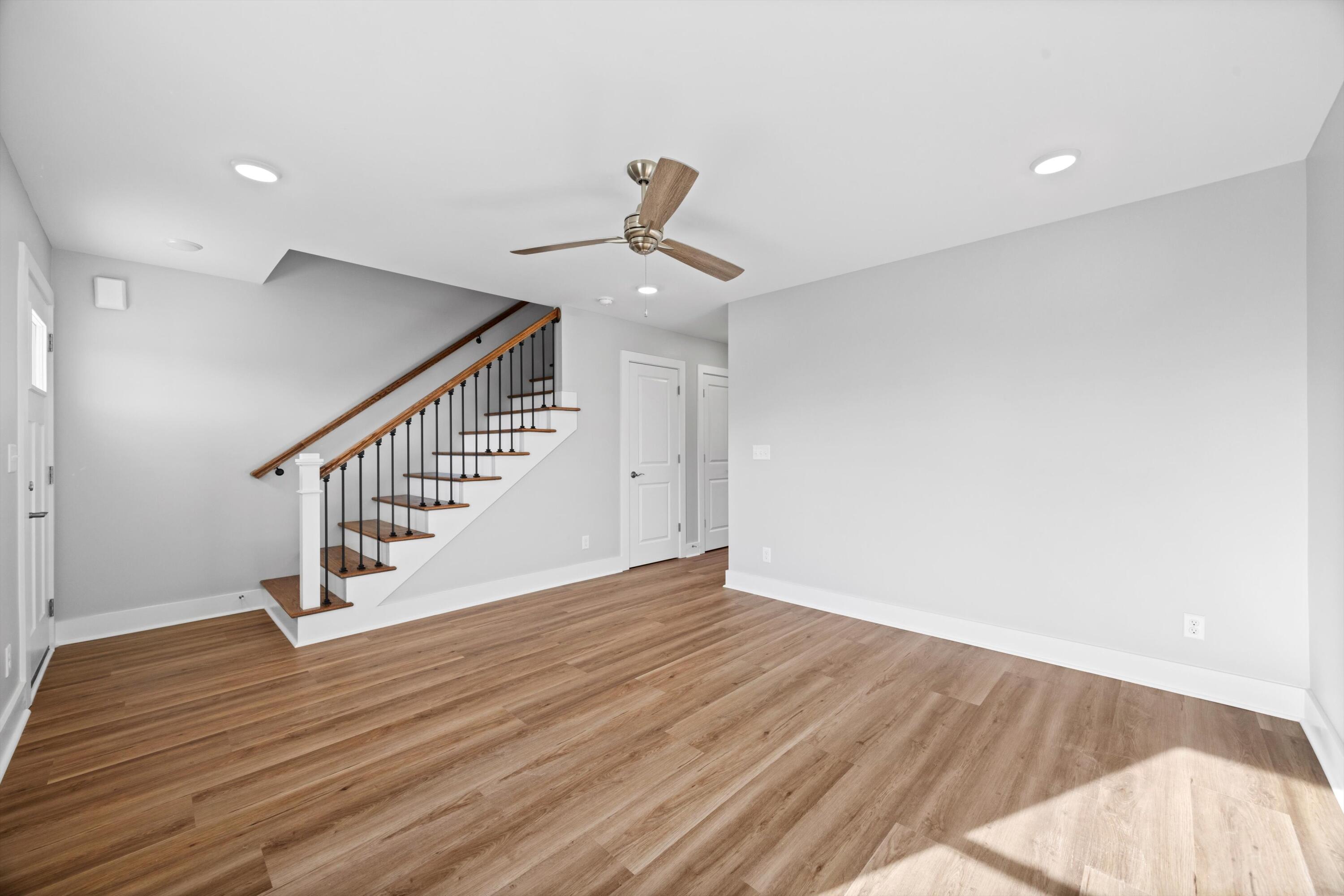 905 & 907 NE Hawk Street