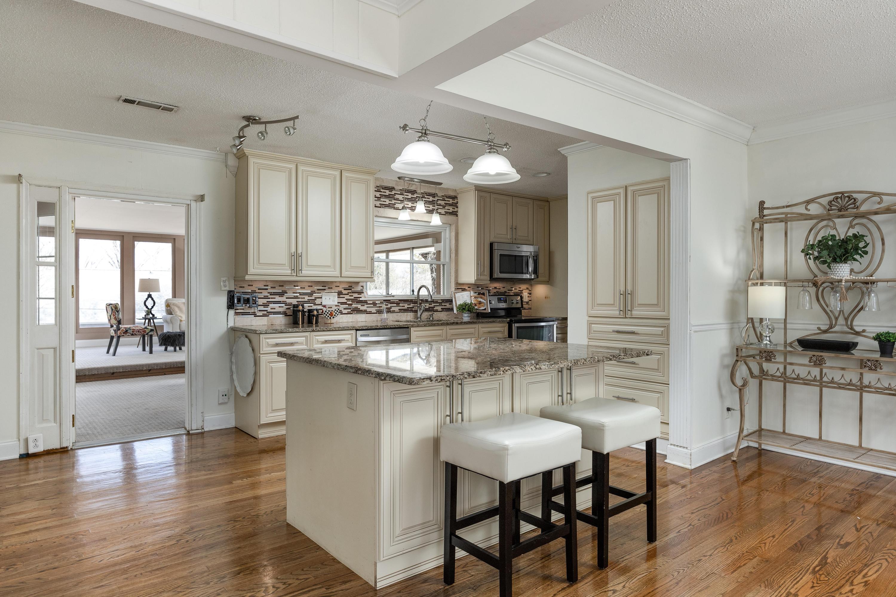 4033 Brookfield Circle