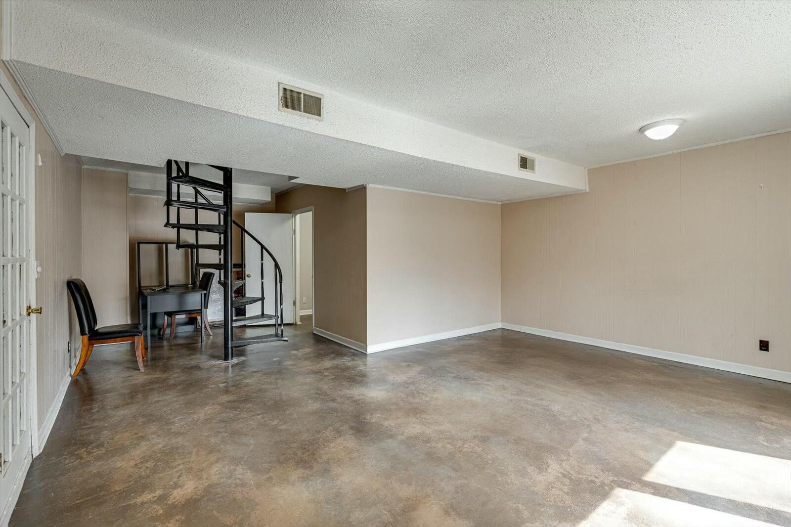 2502 Hunt Heights Drive