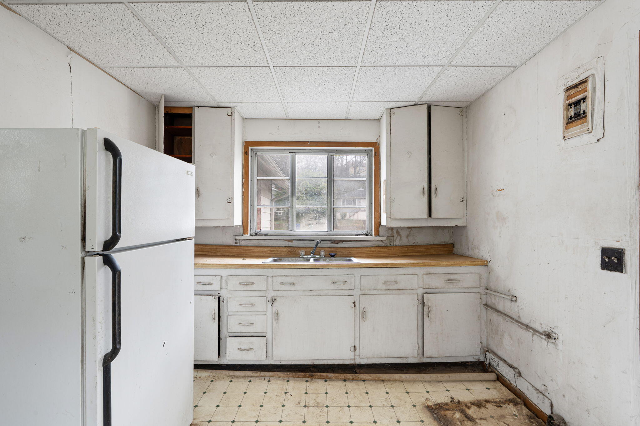 965 W Elmwood Drive