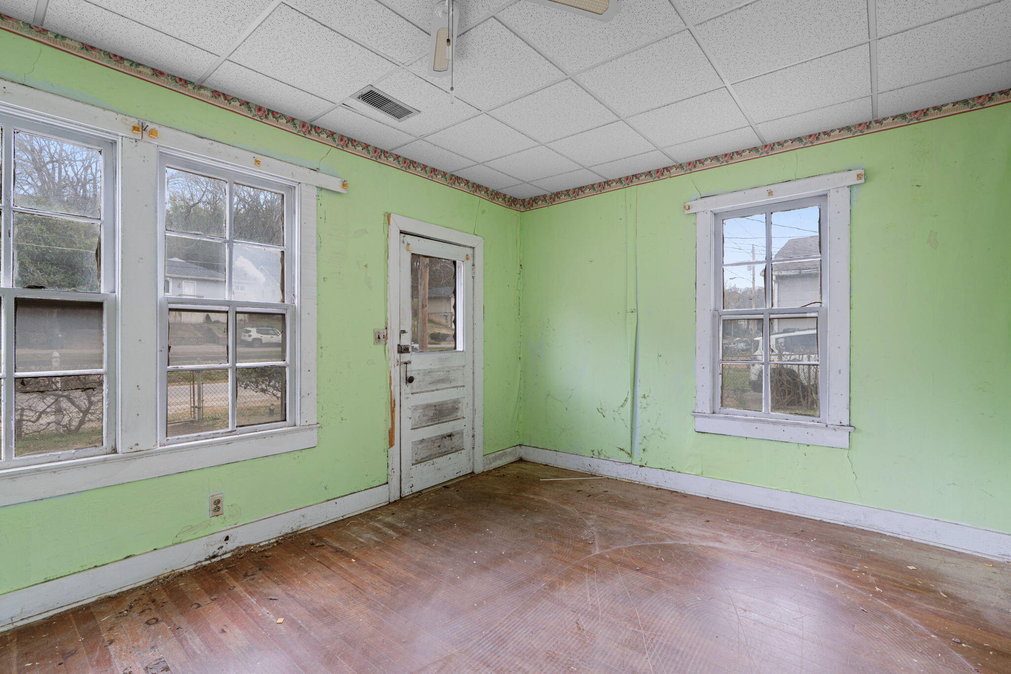 965 W Elmwood Drive