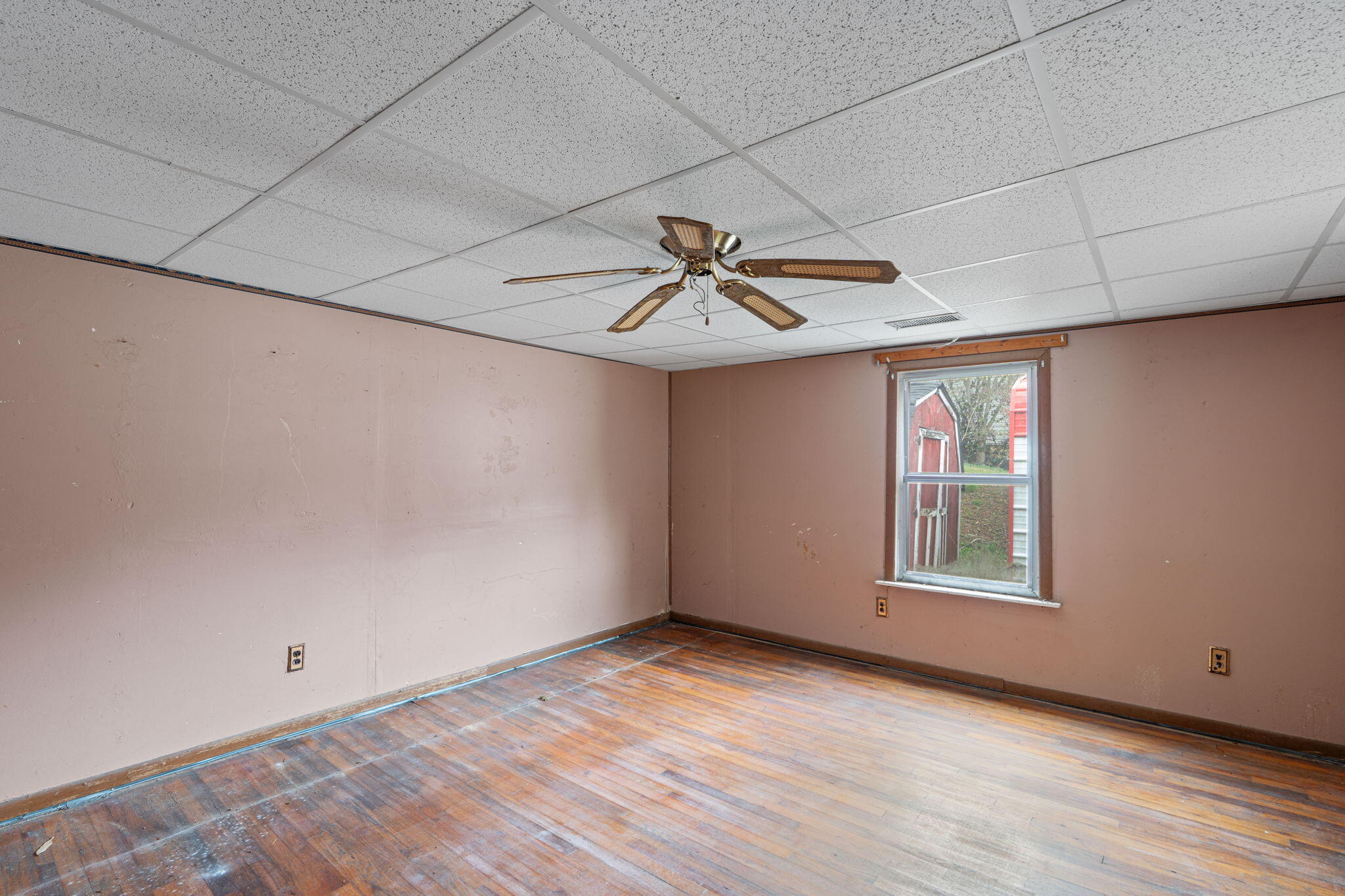 965 W Elmwood Drive