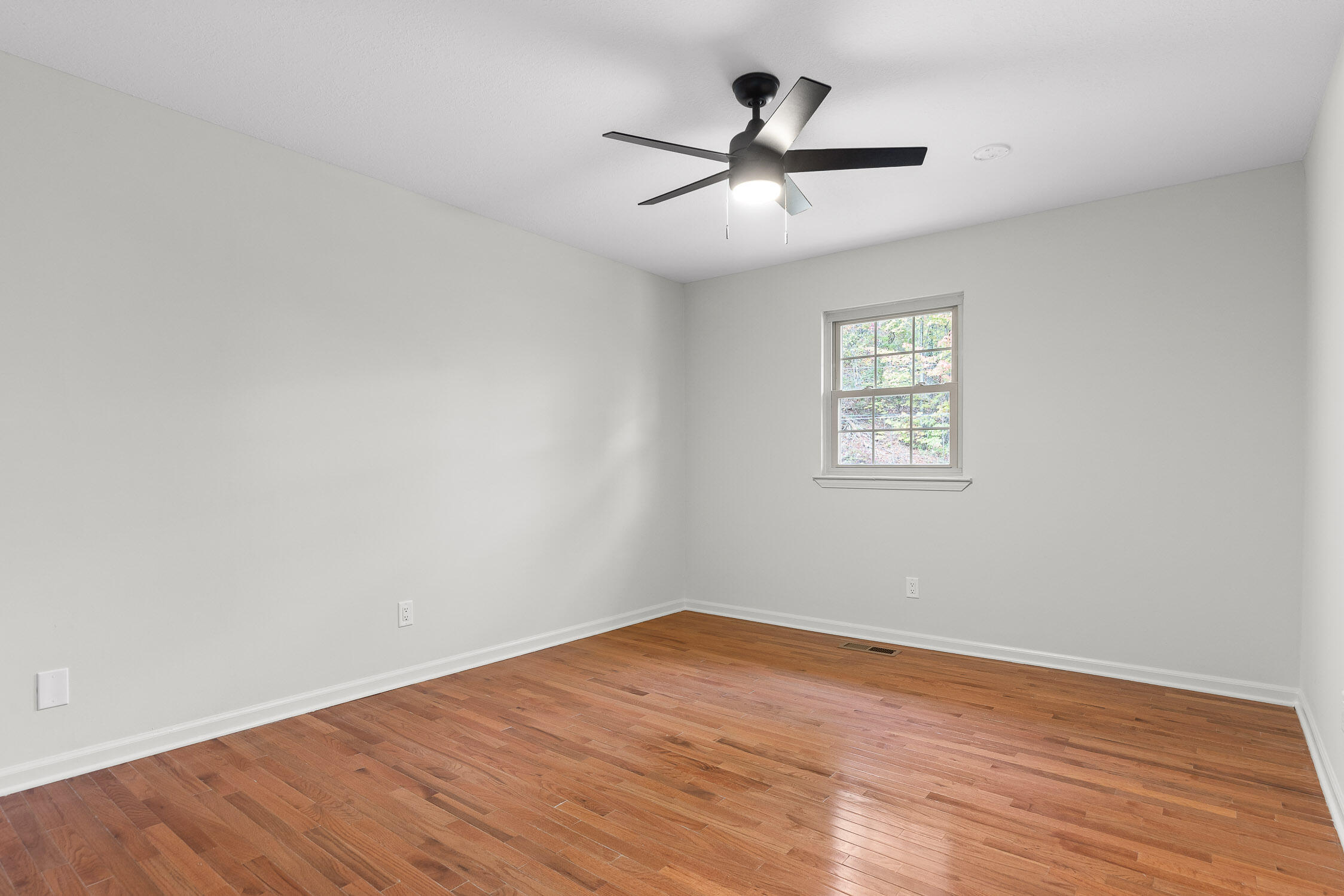 111 N Cliff Lane