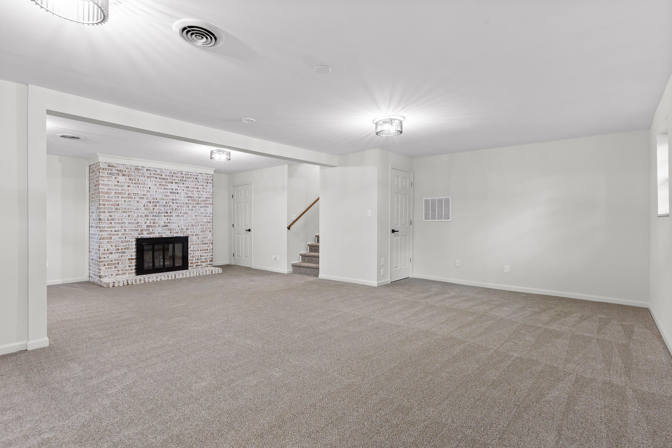 111 N Cliff Lane