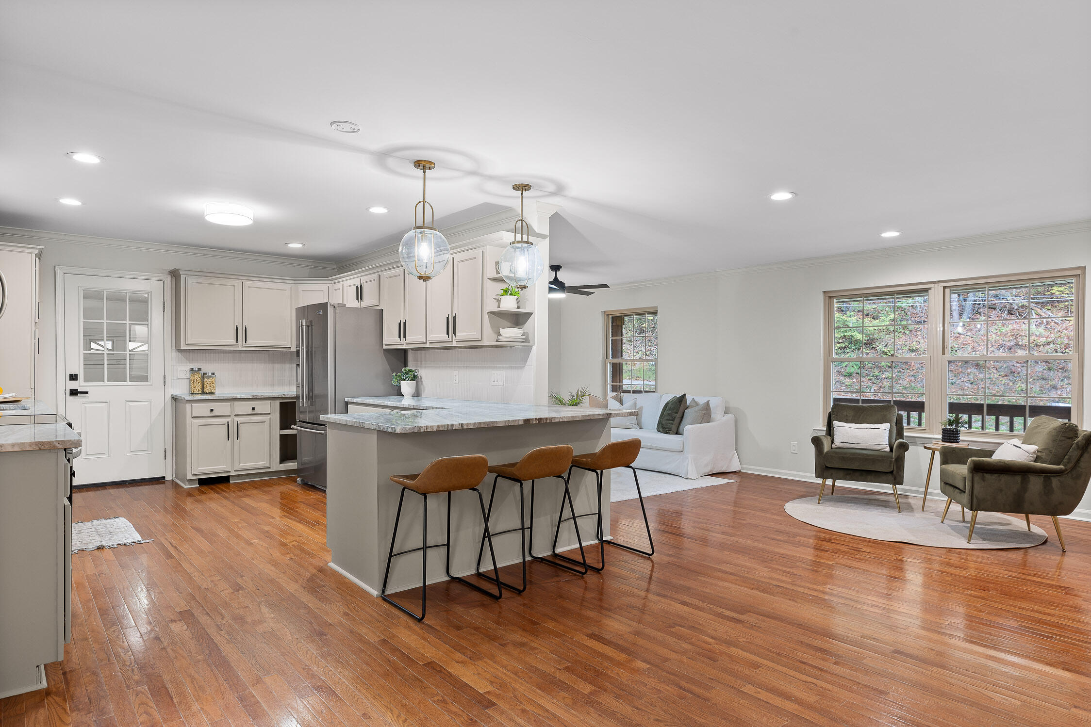 111 N Cliff Lane