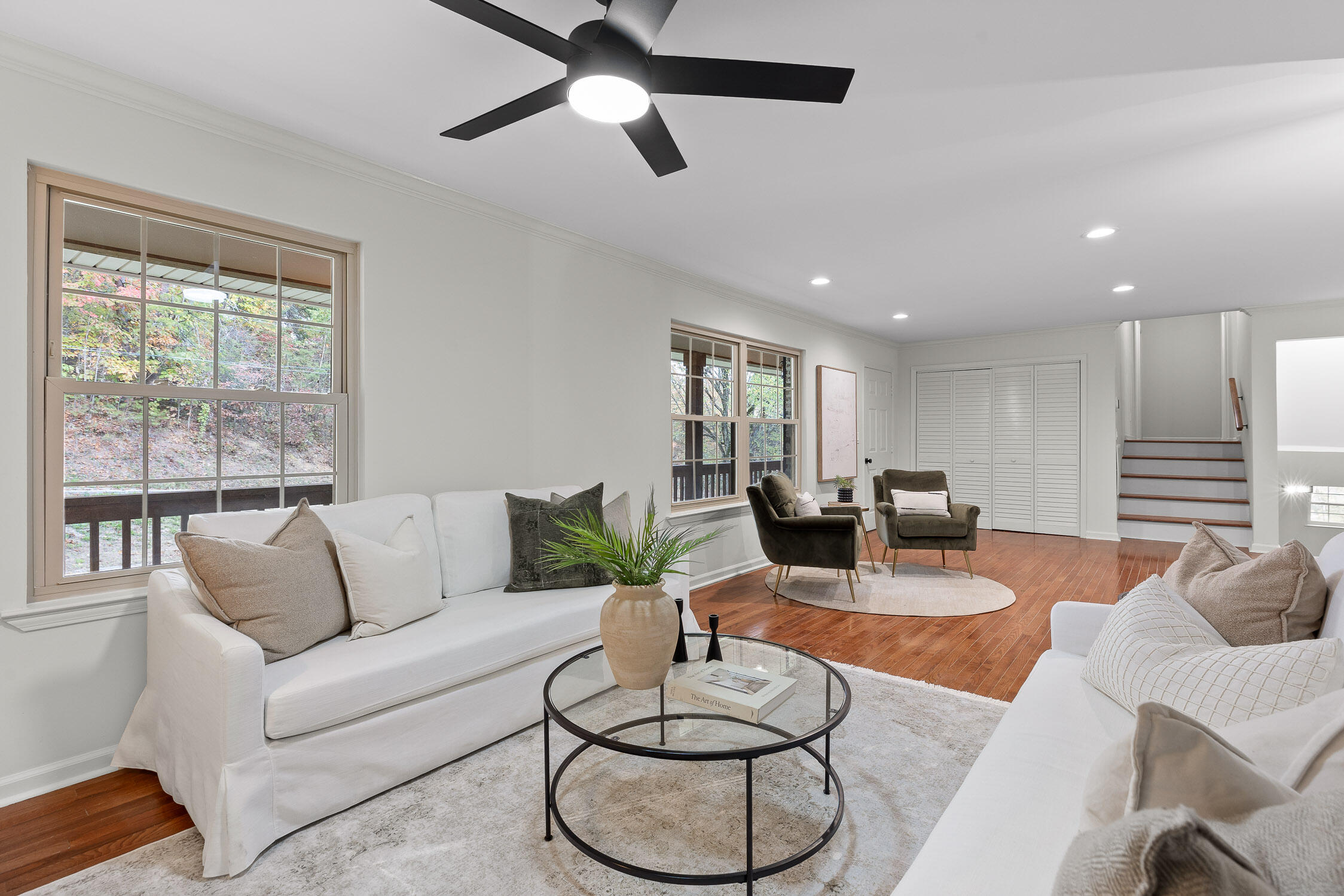 111 N Cliff Lane