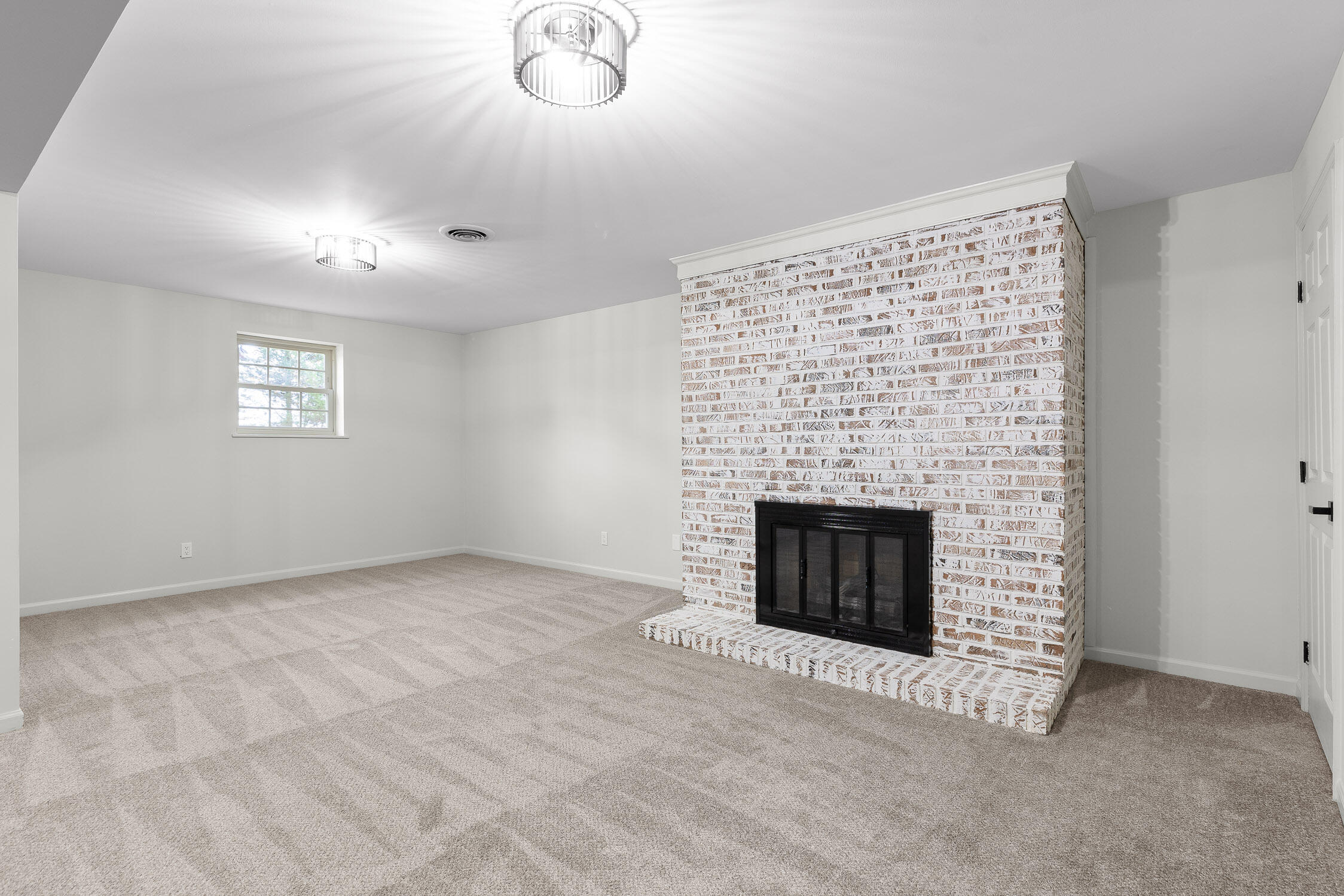 111 N Cliff Lane